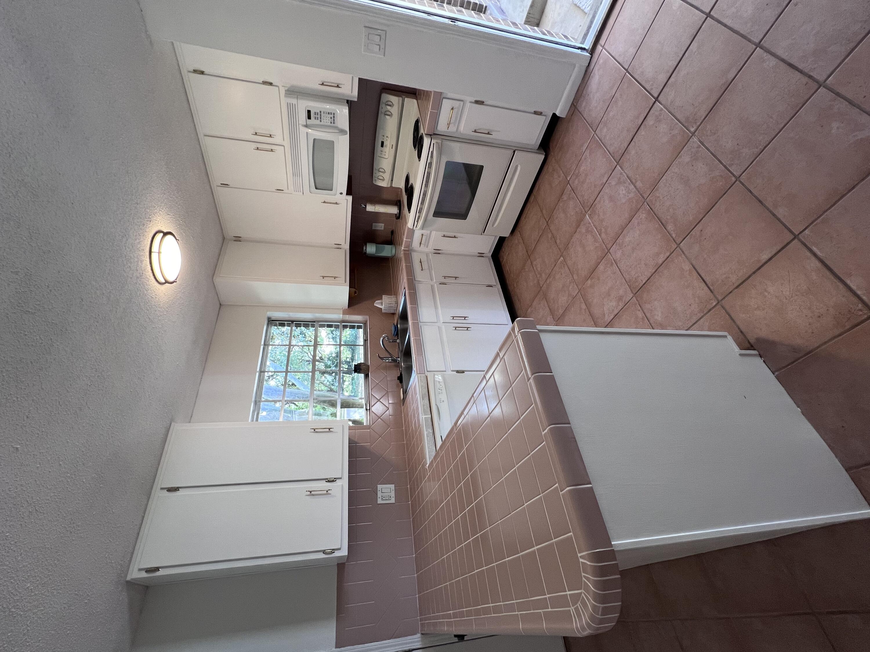 BAYSHORE PARK #3 LOT 5 BLK E - Residential Lease