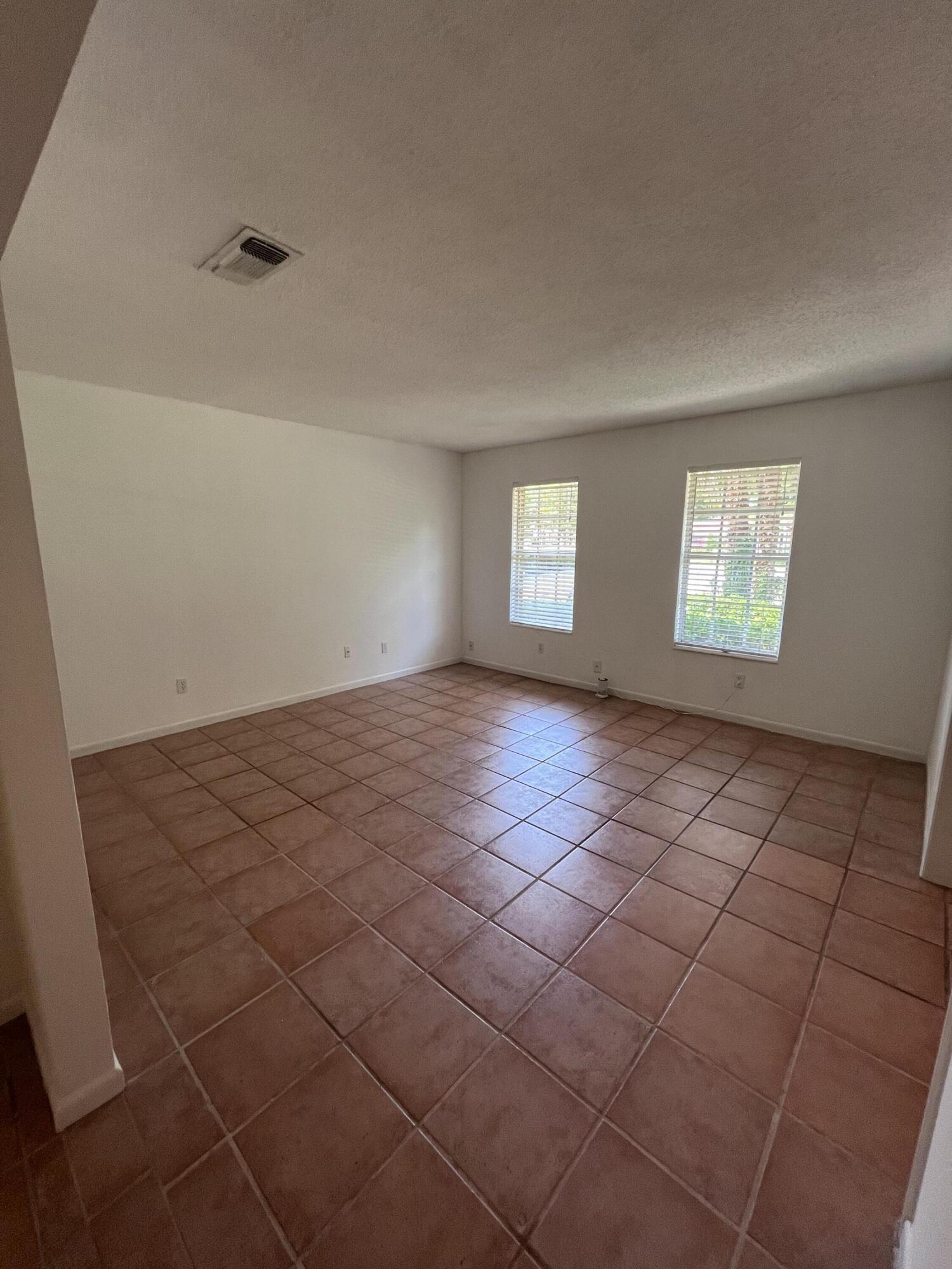 BAYSHORE PARK #3 LOT 5 BLK E - Residential Lease