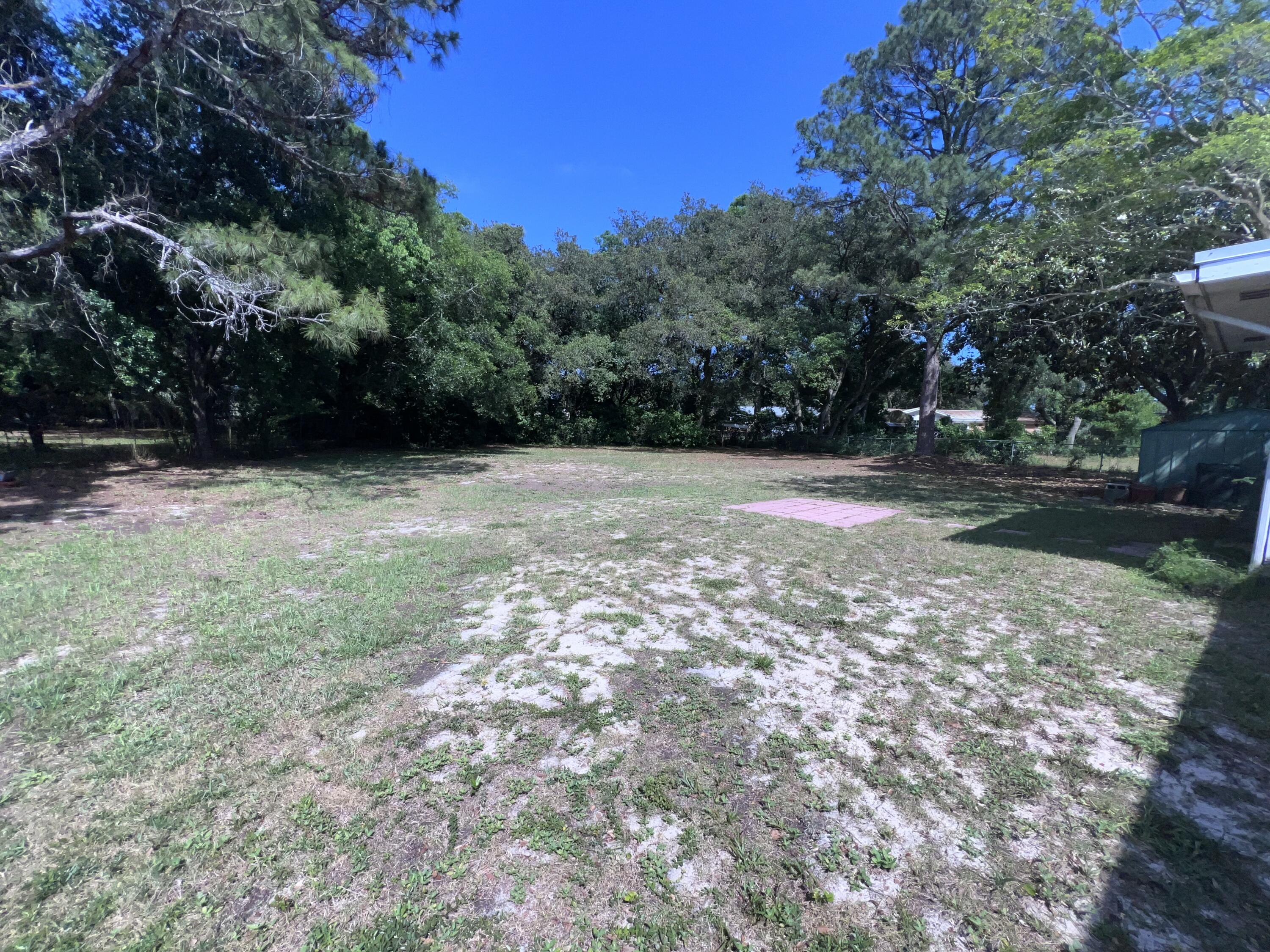 BAYSHORE PARK #3 LOT 5 BLK E - Residential Lease