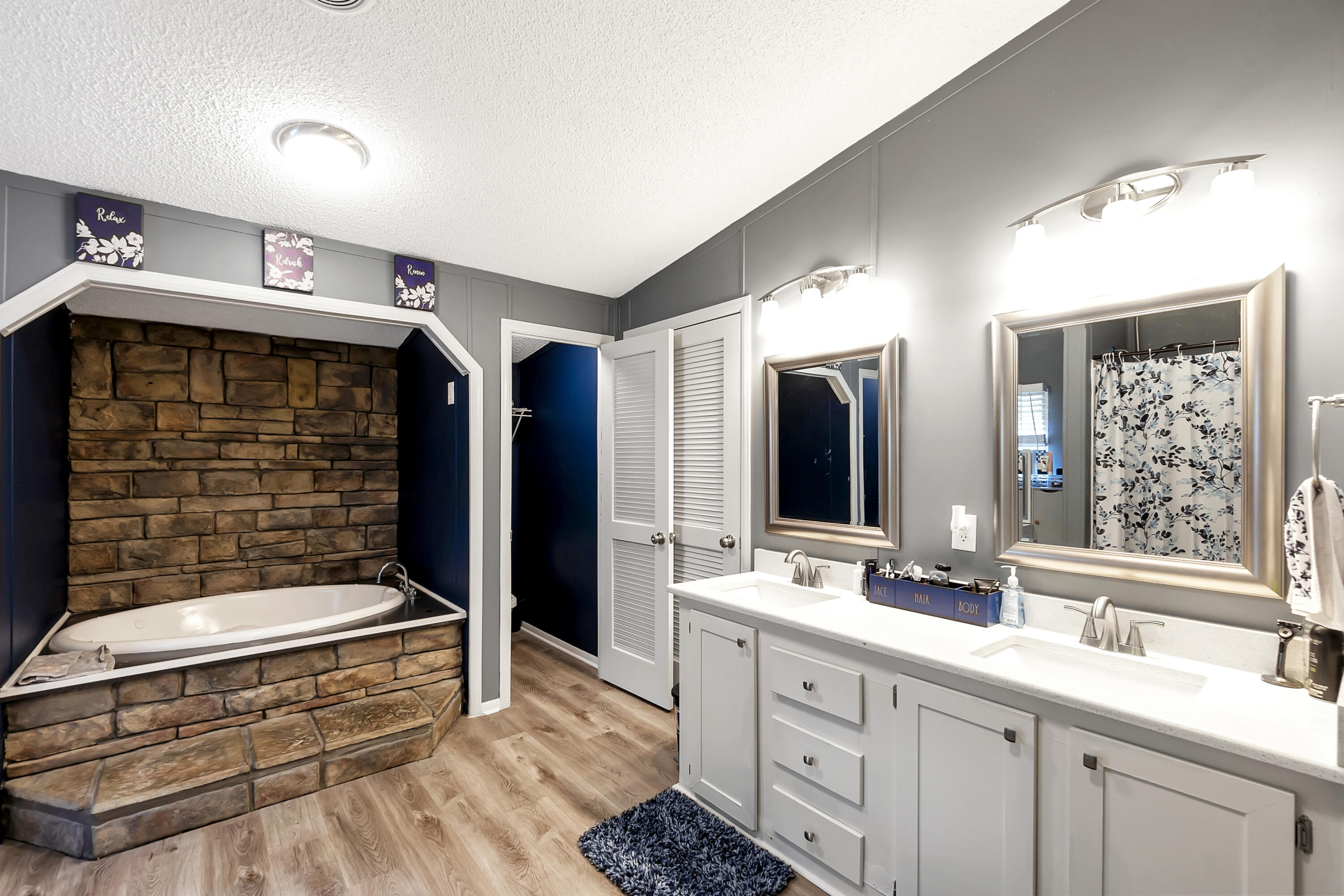 CRESCENT SHORES - Residential
