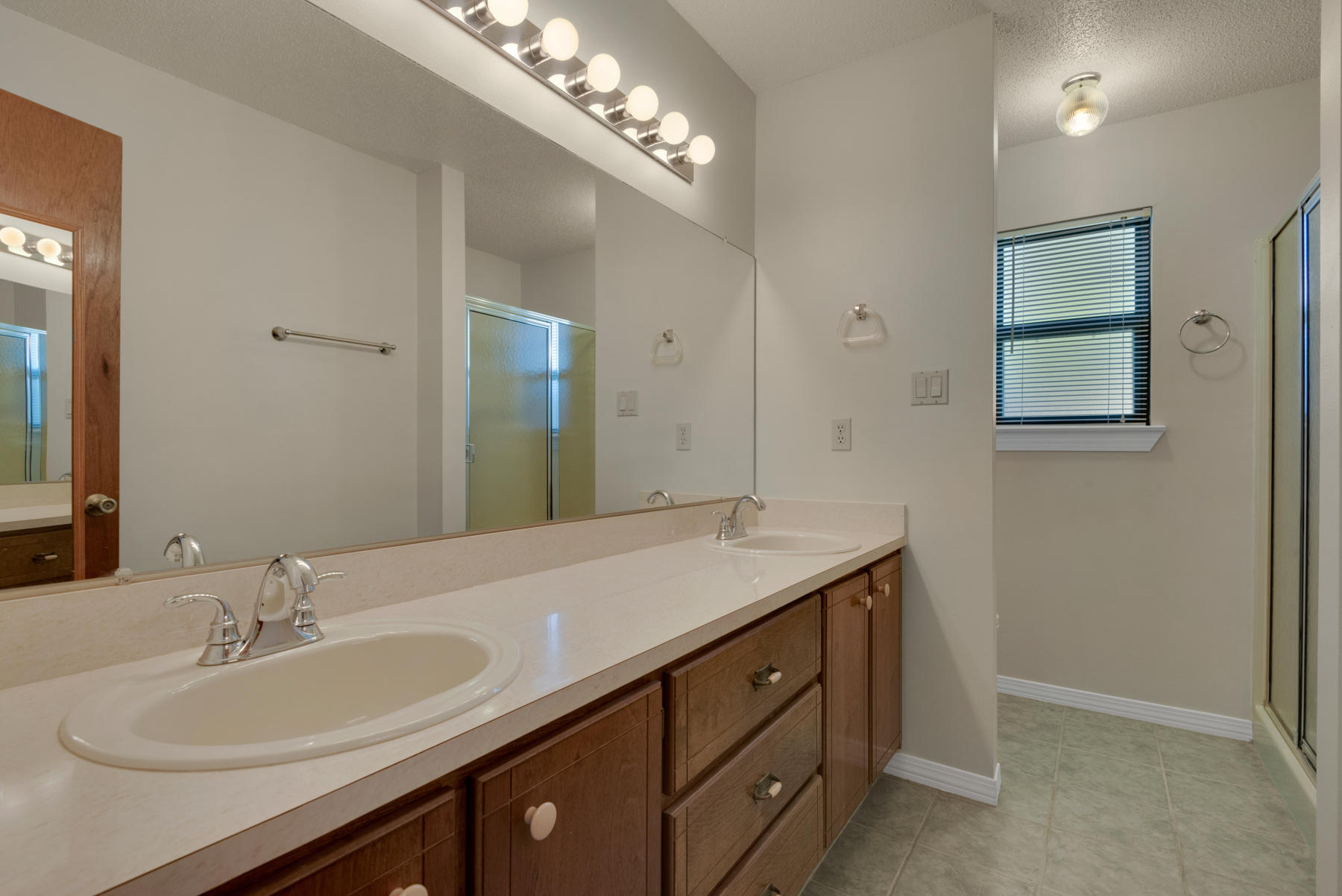 VILLAGE WEST - Residential