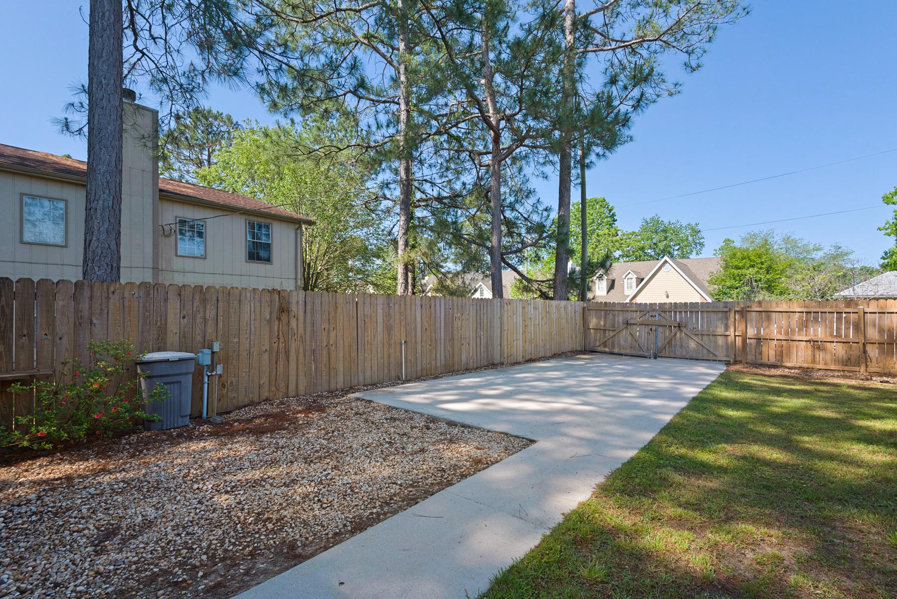 VILLAGE WEST - Residential