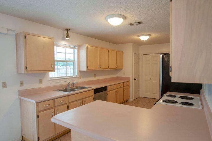 HILLCREST S/D LOT 3 - Residential