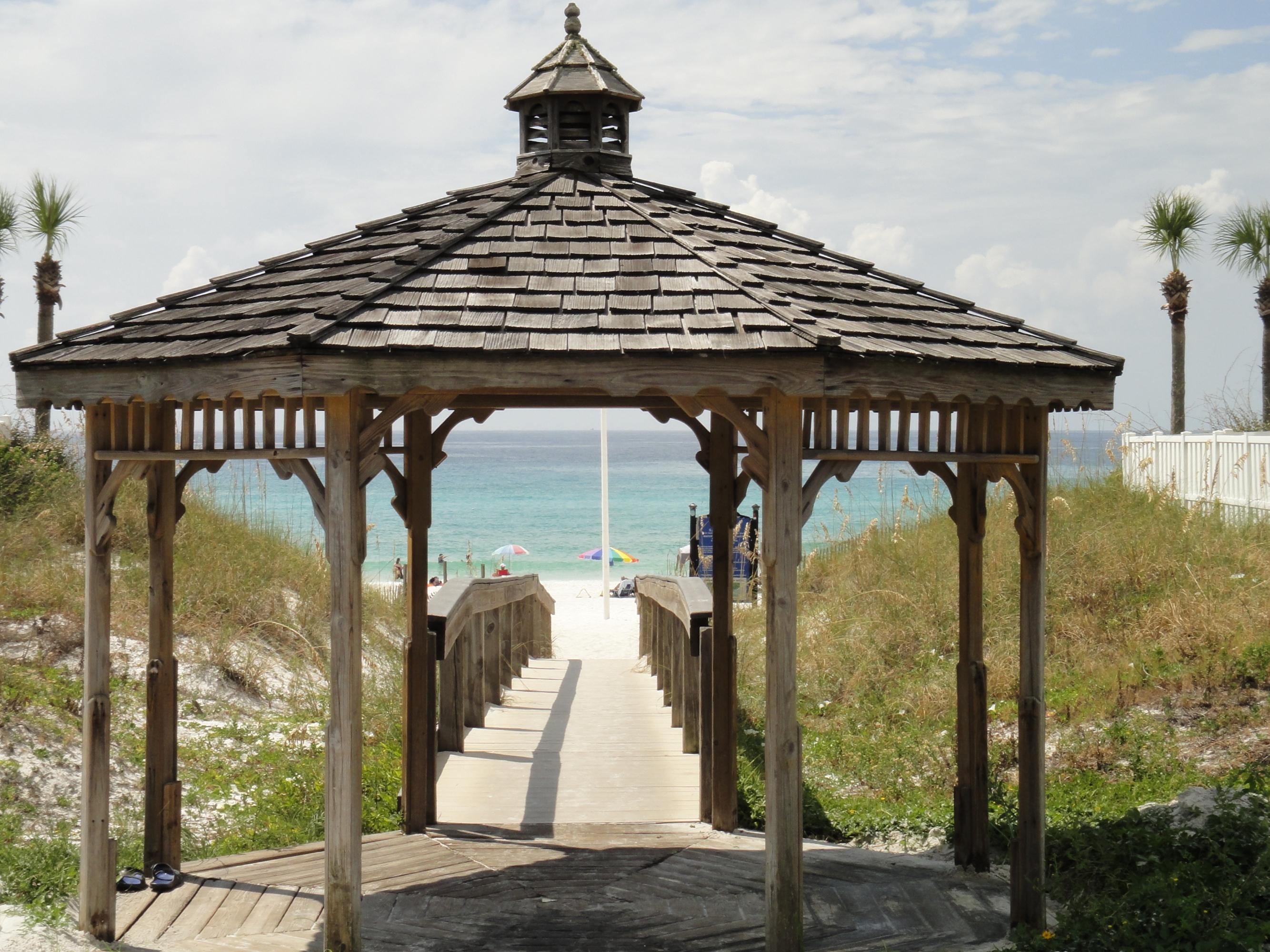 VILLAGES OF CRYSTAL BEACH - Residential