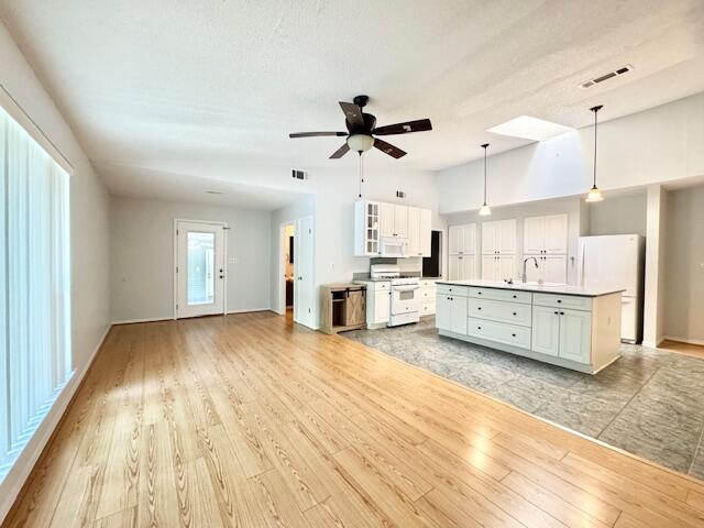 ROCKY BAYOU COUNTRY CLUB ESTATES 3 - Residential Lease