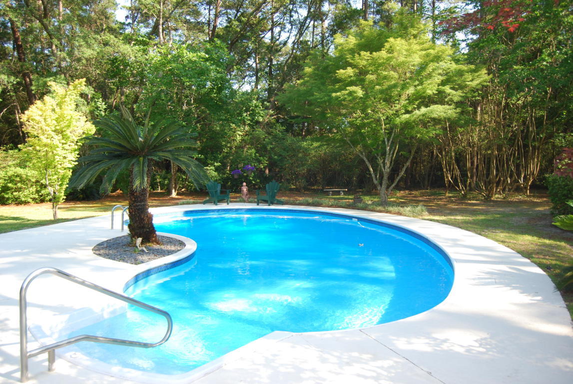 ROCKY BAYOU COUNTRY CLUB ESTATES 3 - Residential Lease