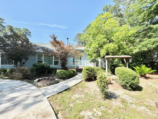 ROCKY BAYOU COUNTRY CLUB ESTATES 3 - Residential Lease