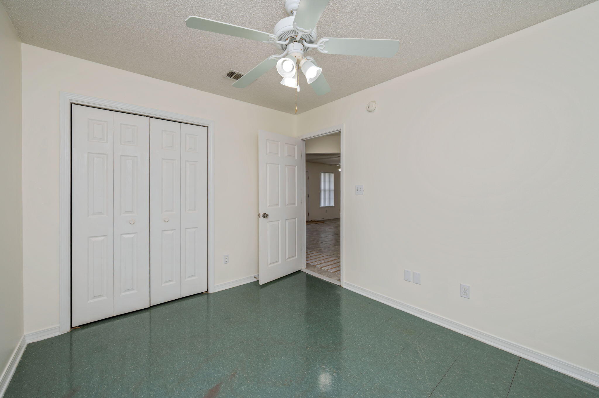 CHARLESTON OAKS - Residential