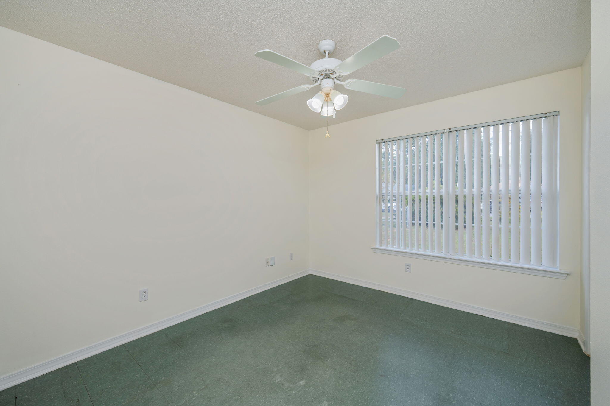 CHARLESTON OAKS - Residential