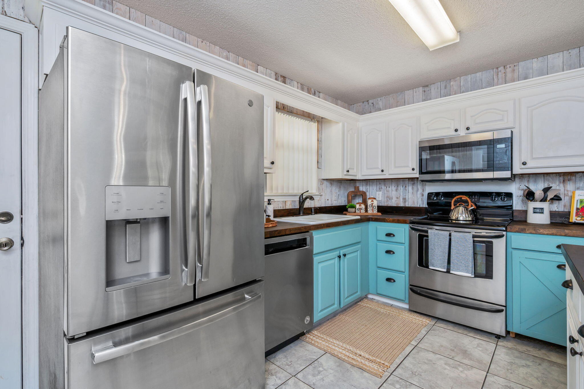 CHARLESTON OAKS - Residential