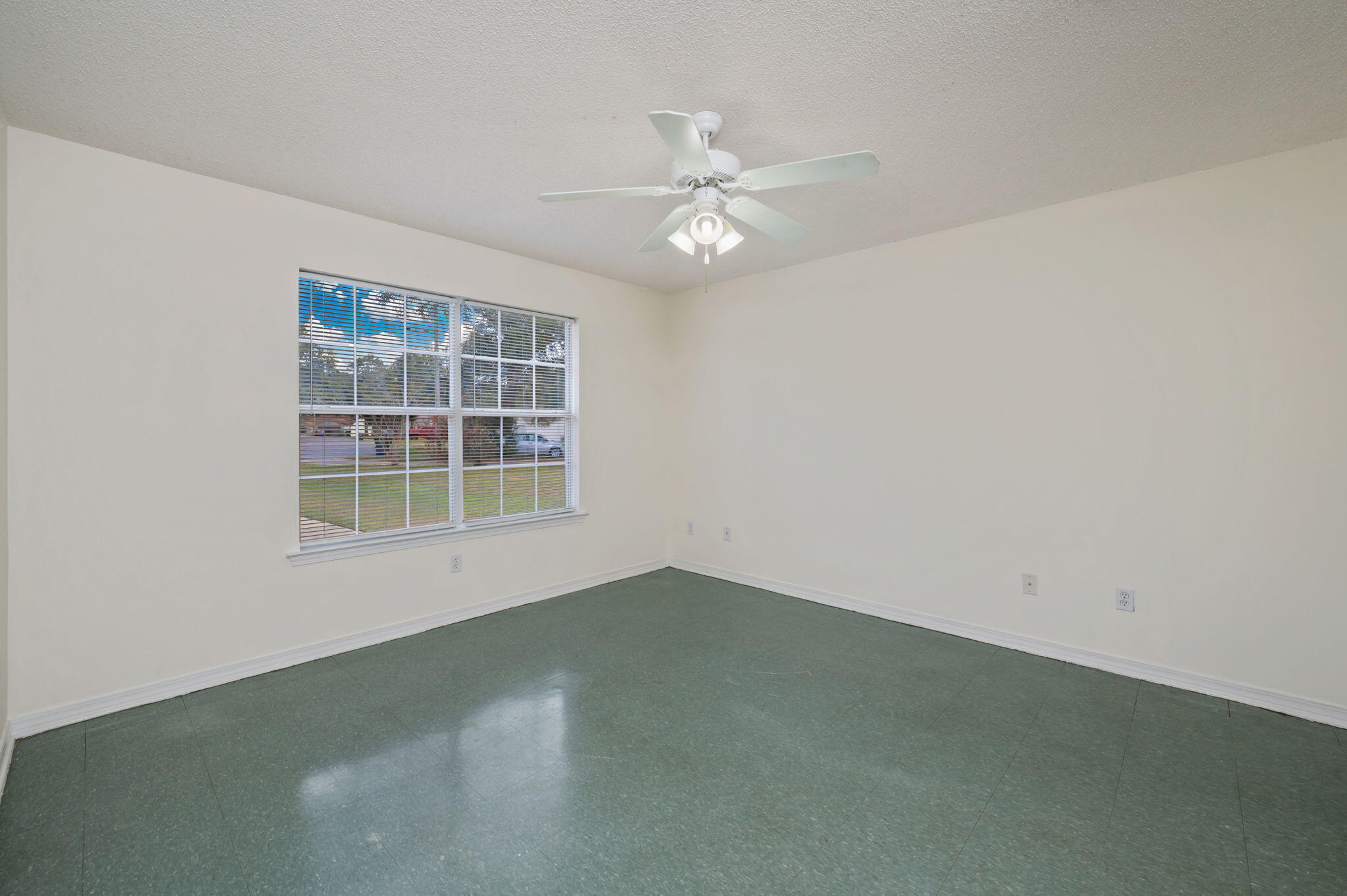 CHARLESTON OAKS - Residential
