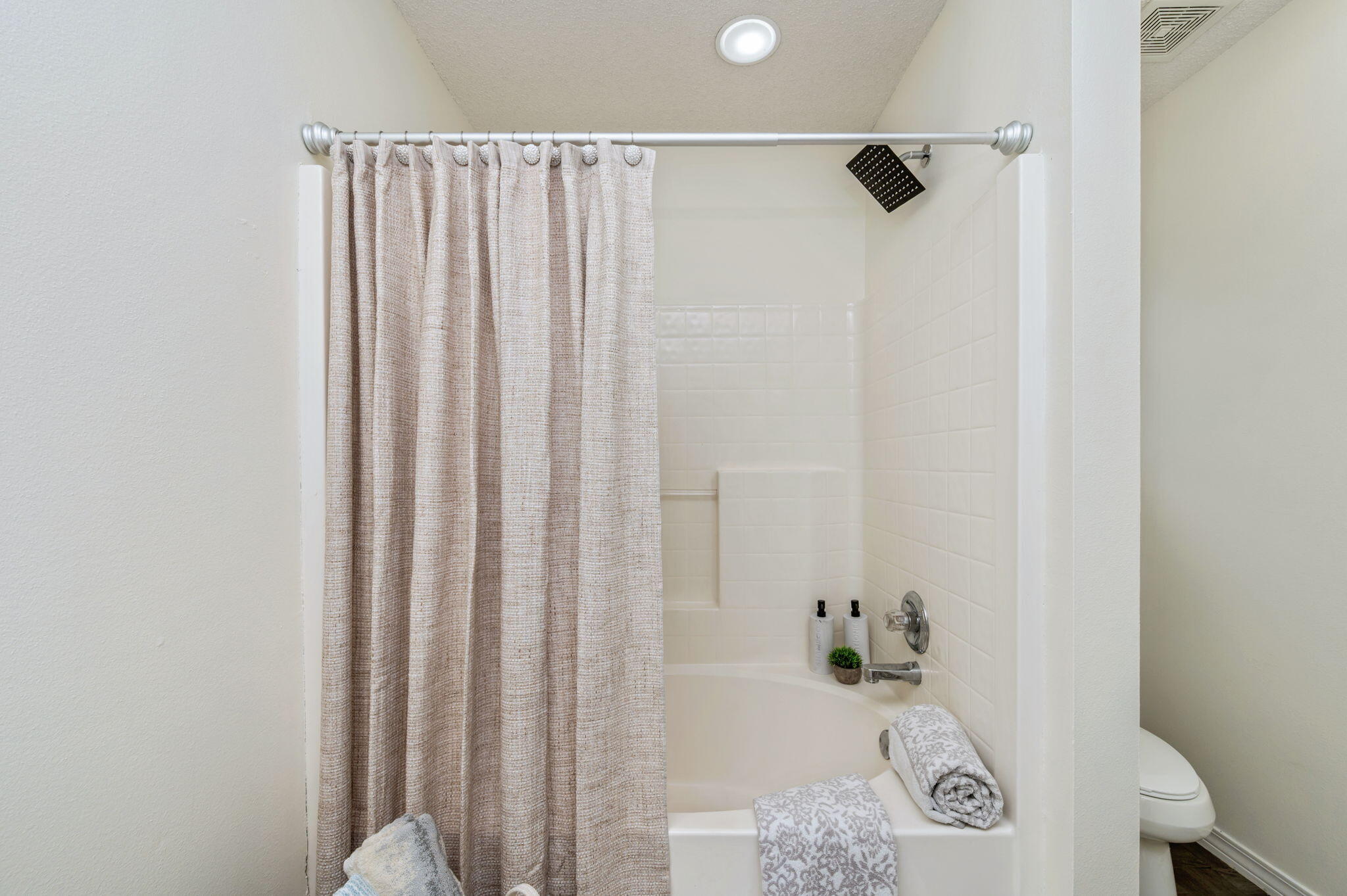 CHARLESTON OAKS - Residential