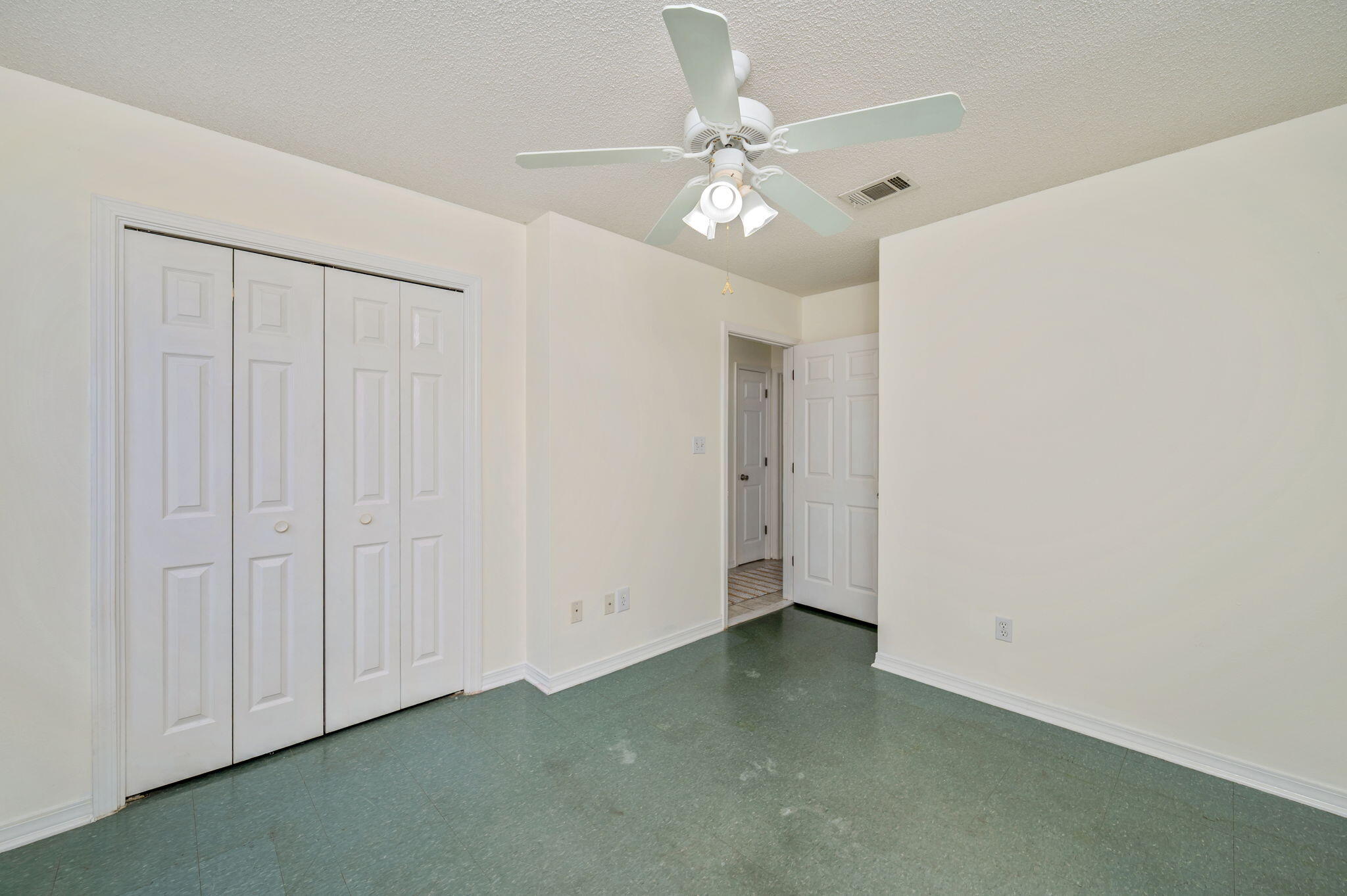 CHARLESTON OAKS - Residential