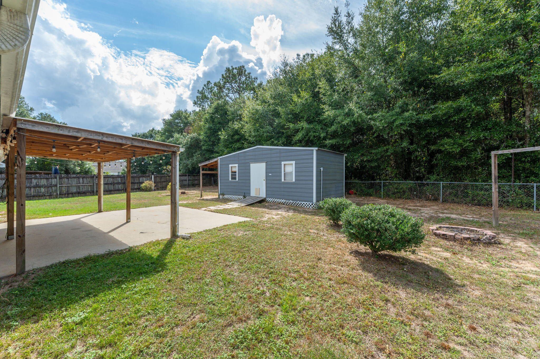 CHARLESTON OAKS - Residential