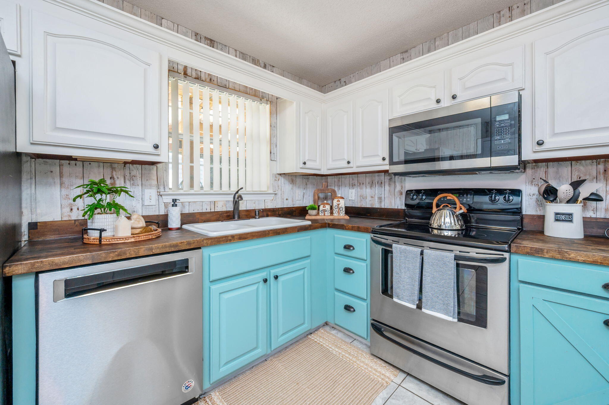 CHARLESTON OAKS - Residential