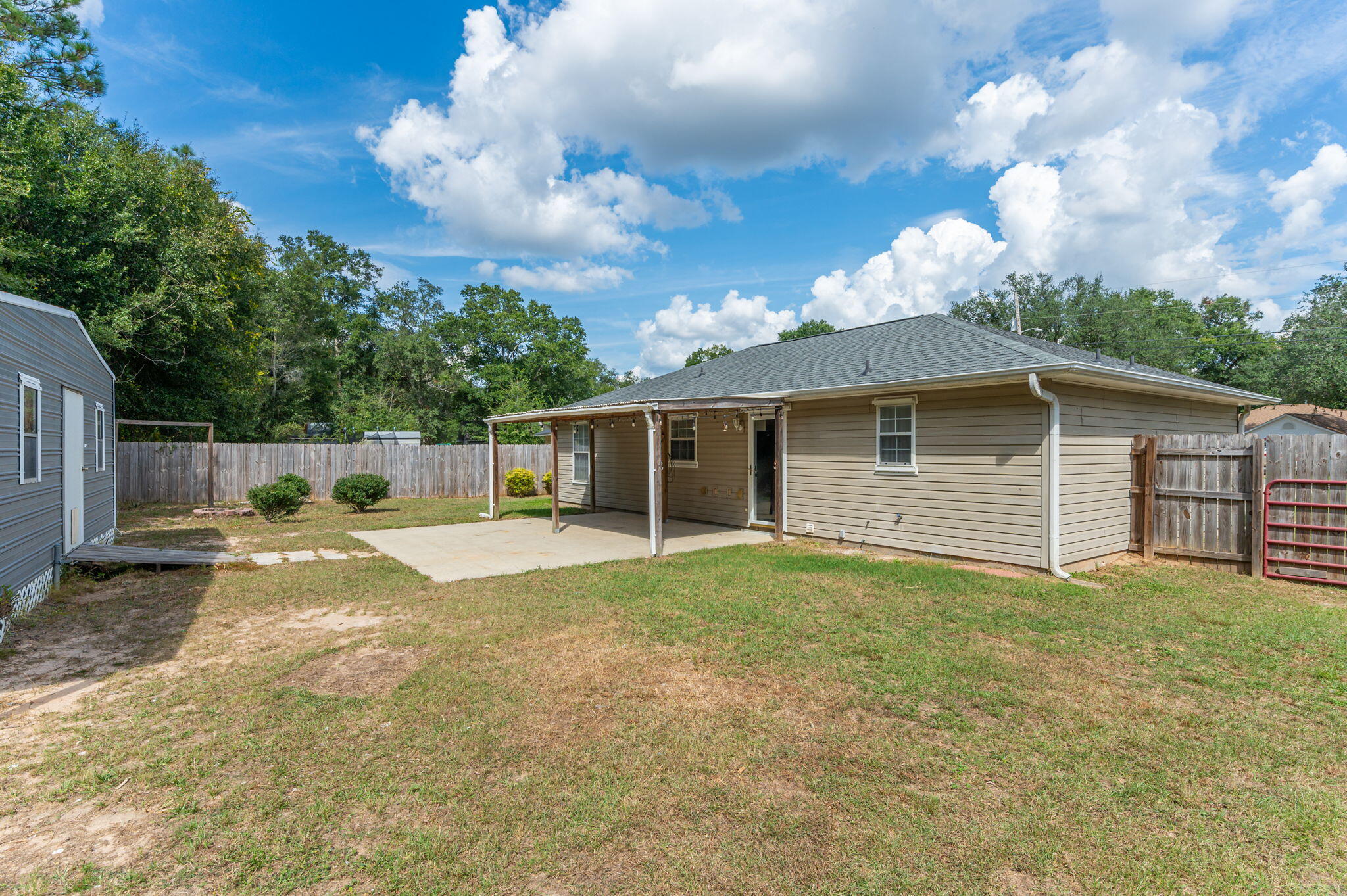 CHARLESTON OAKS - Residential