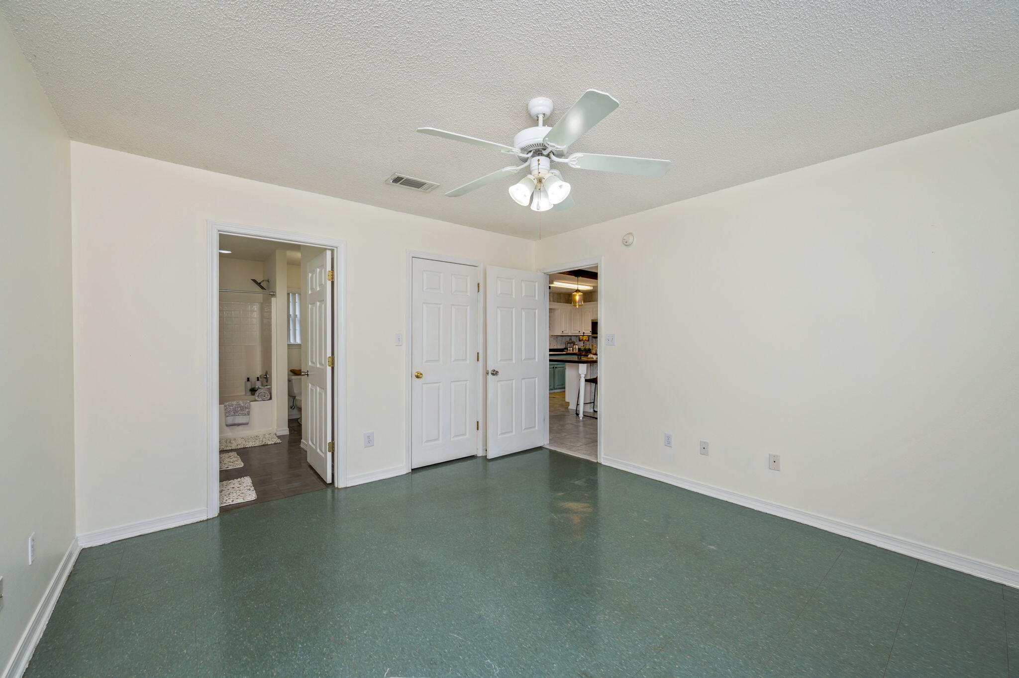 CHARLESTON OAKS - Residential