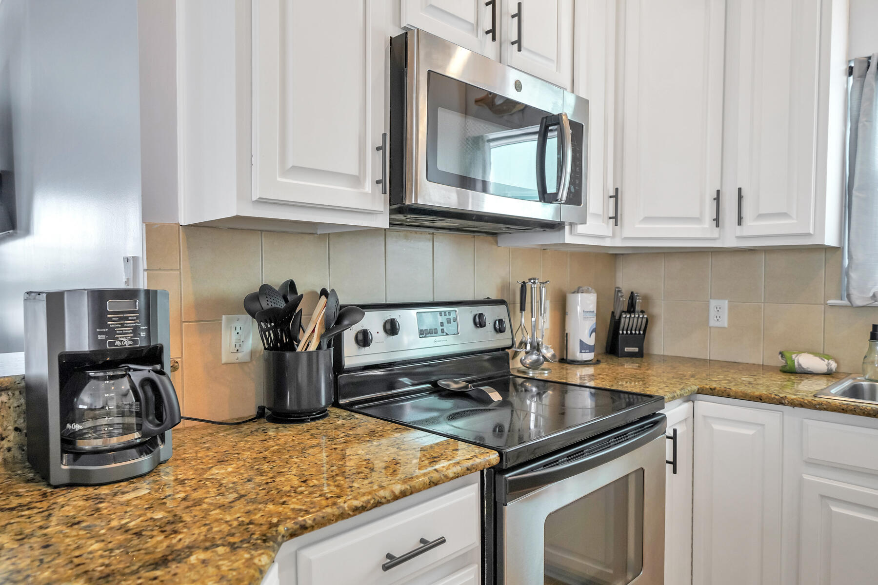 LAGUNA BEACH ESTATES 2ND ADDN - Residential