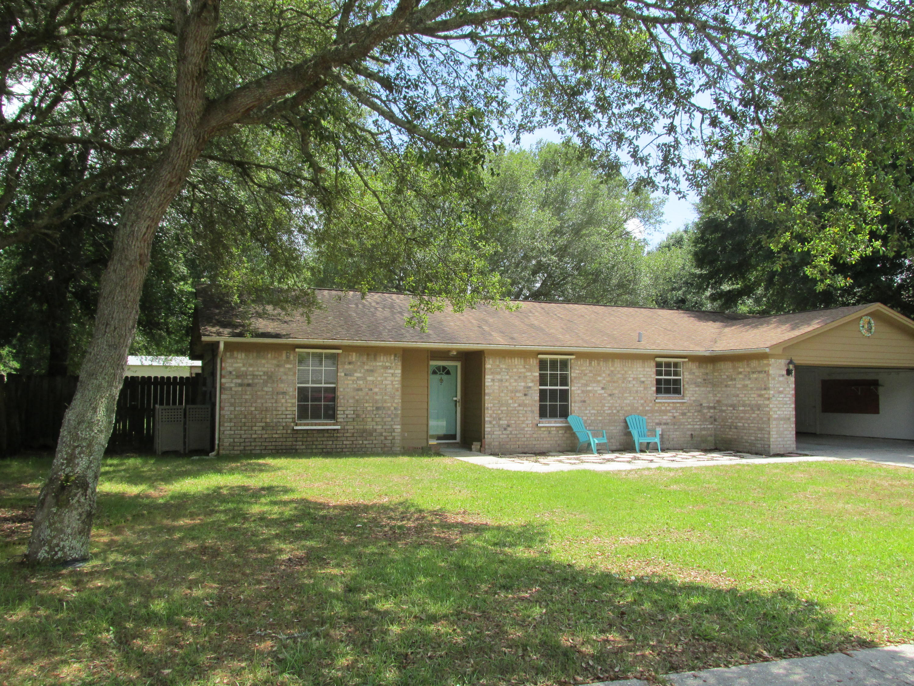 COUNTRY BREEZE ESTATES - Residential