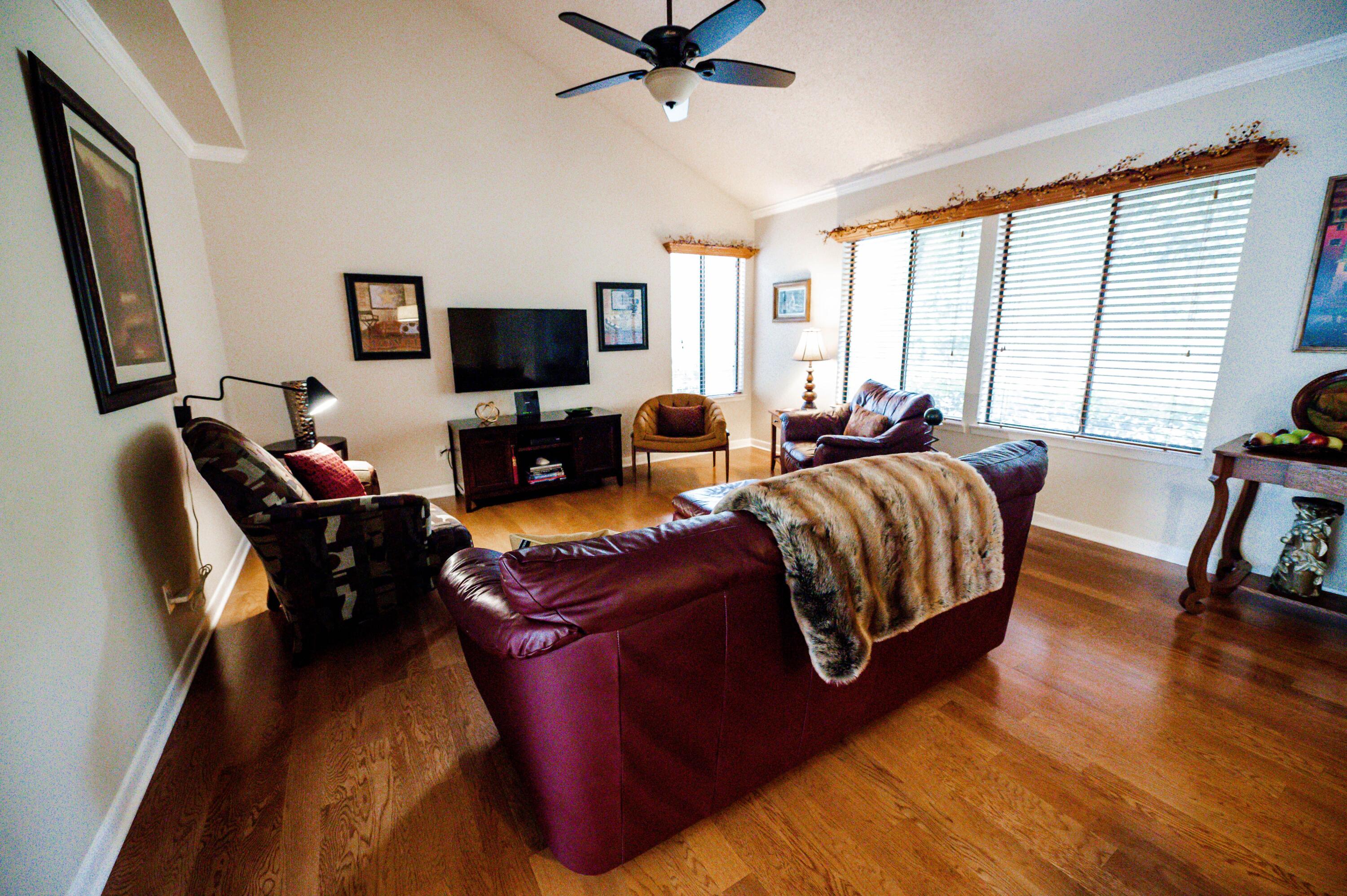 ROYAL OAKS - Residential