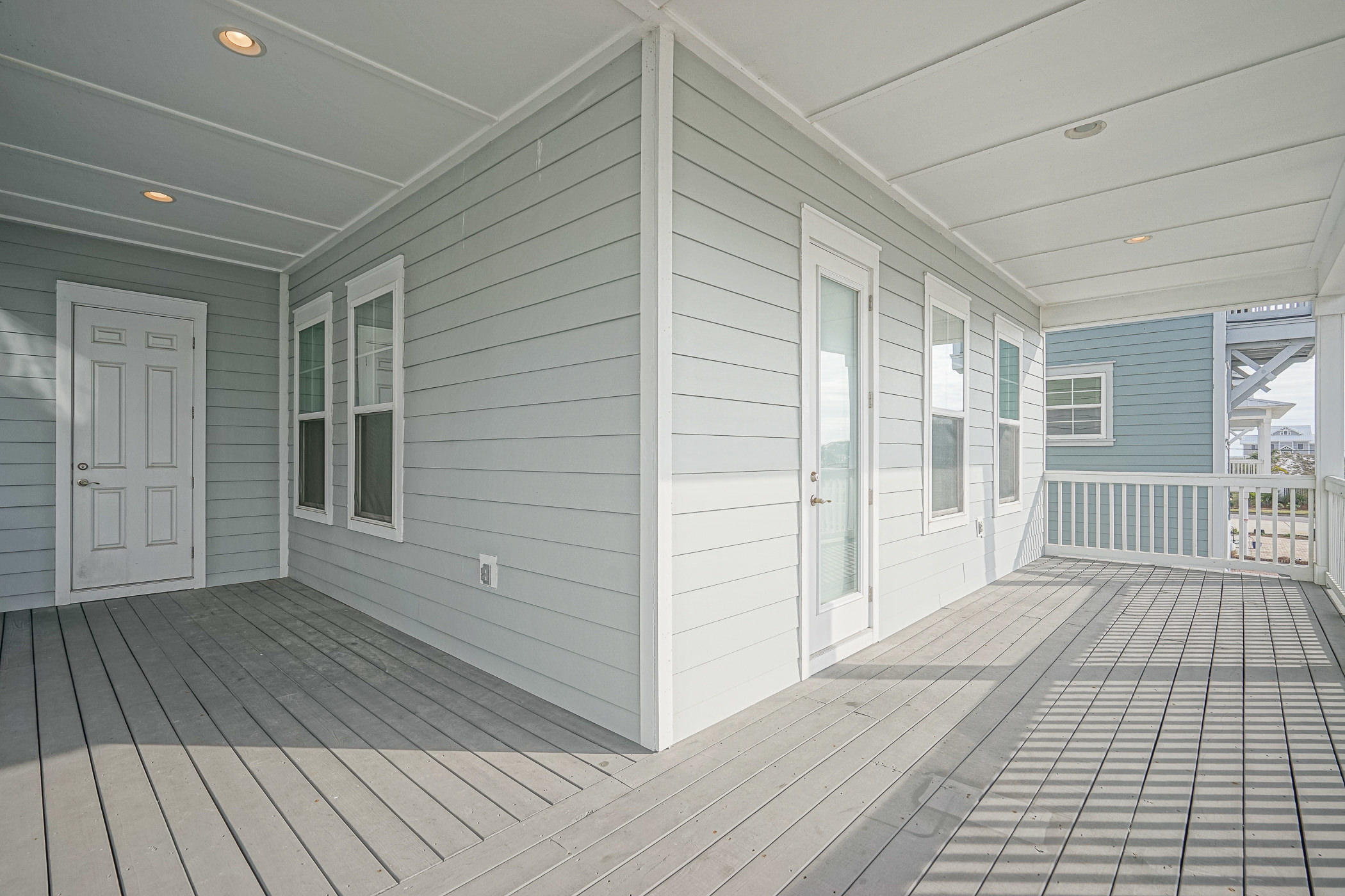 BY THE SEA - Residential