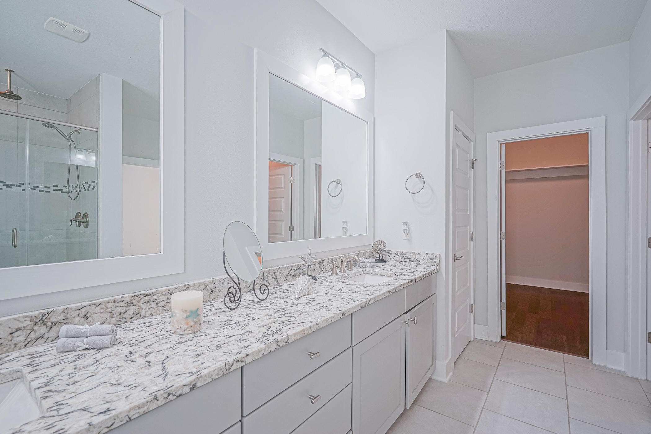 BY THE SEA - Residential