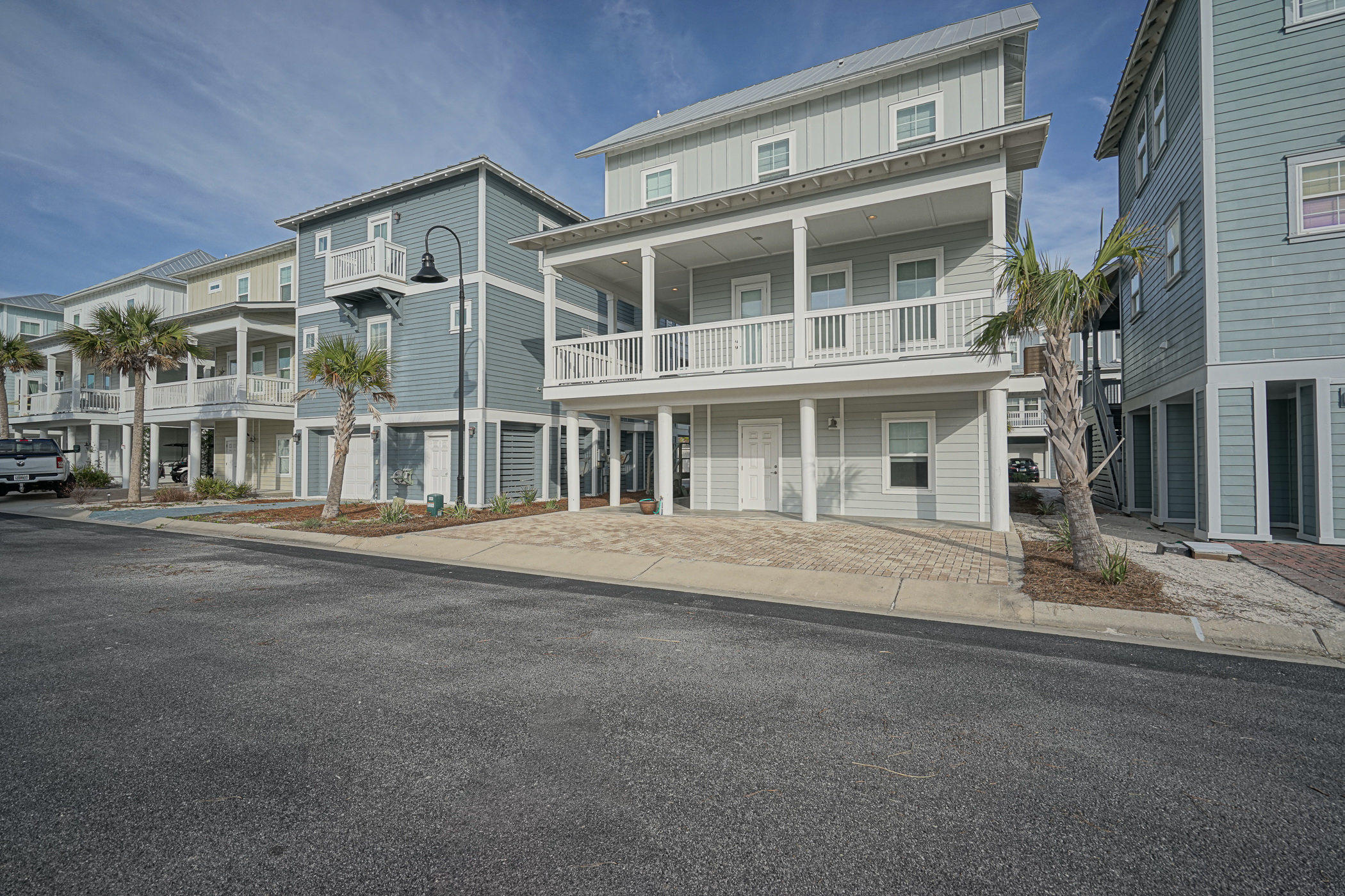 BY THE SEA - Residential