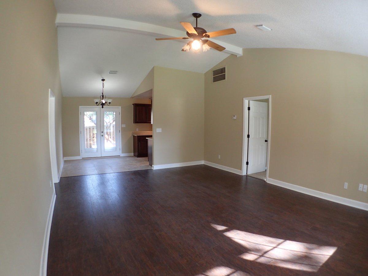 SOUTH POINTE EST. - Residential