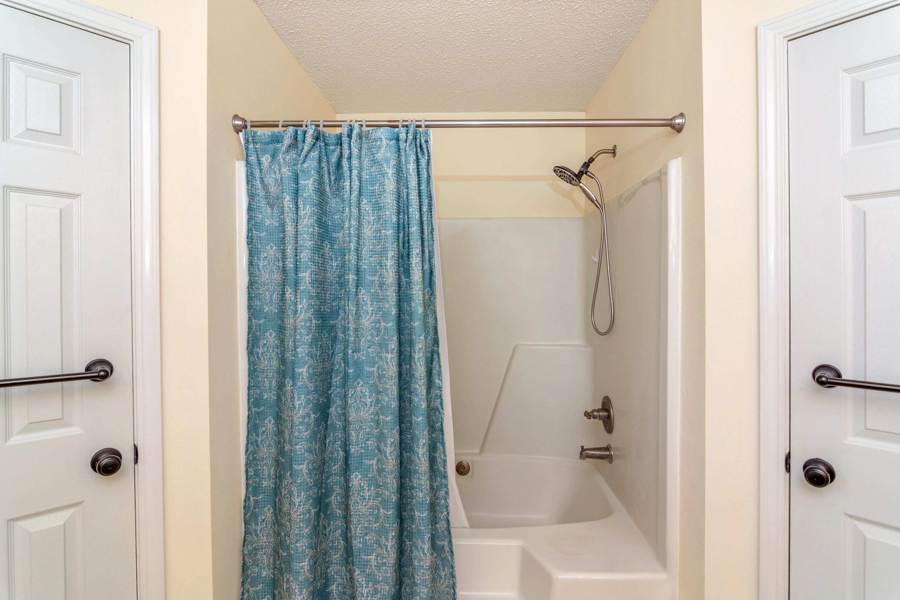 COUNTRYVIEW ESTATES 6TH ADDN PH2 - Residential