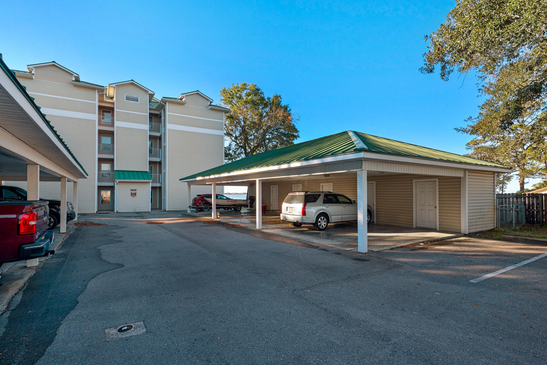 RUM ISLAND CONDOMINIUM - Residential