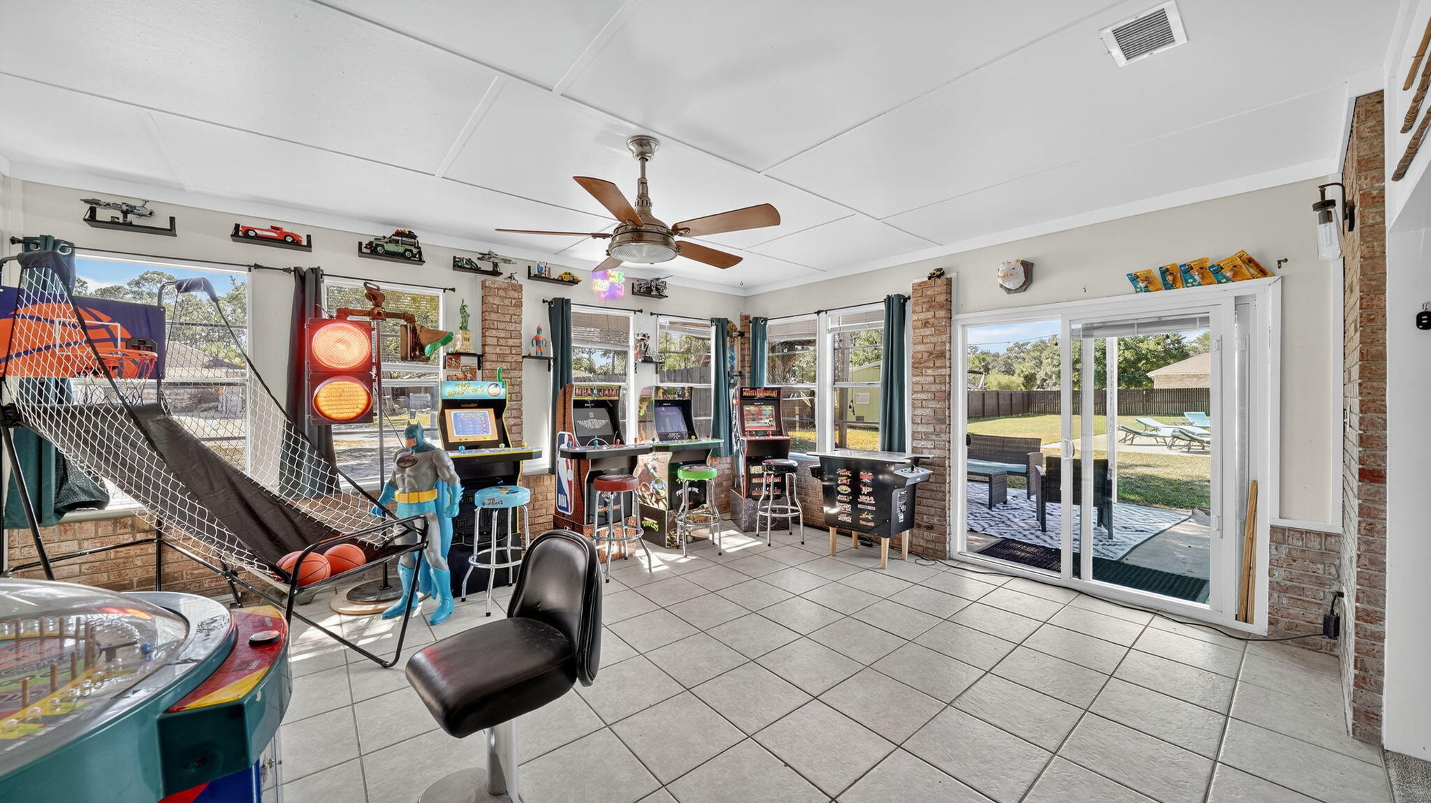 ROBLEDAL ESTATES - Residential