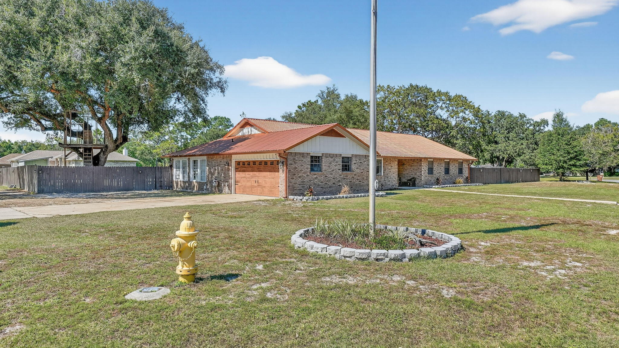 ROBLEDAL ESTATES - Residential