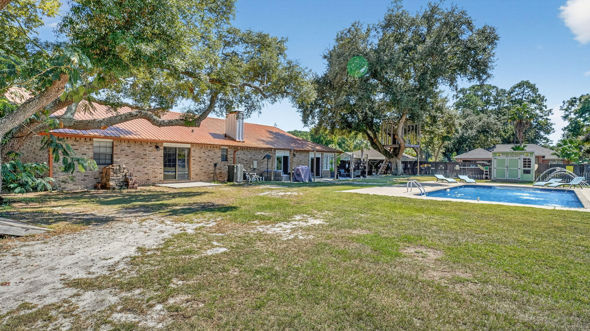 ROBLEDAL ESTATES - Residential