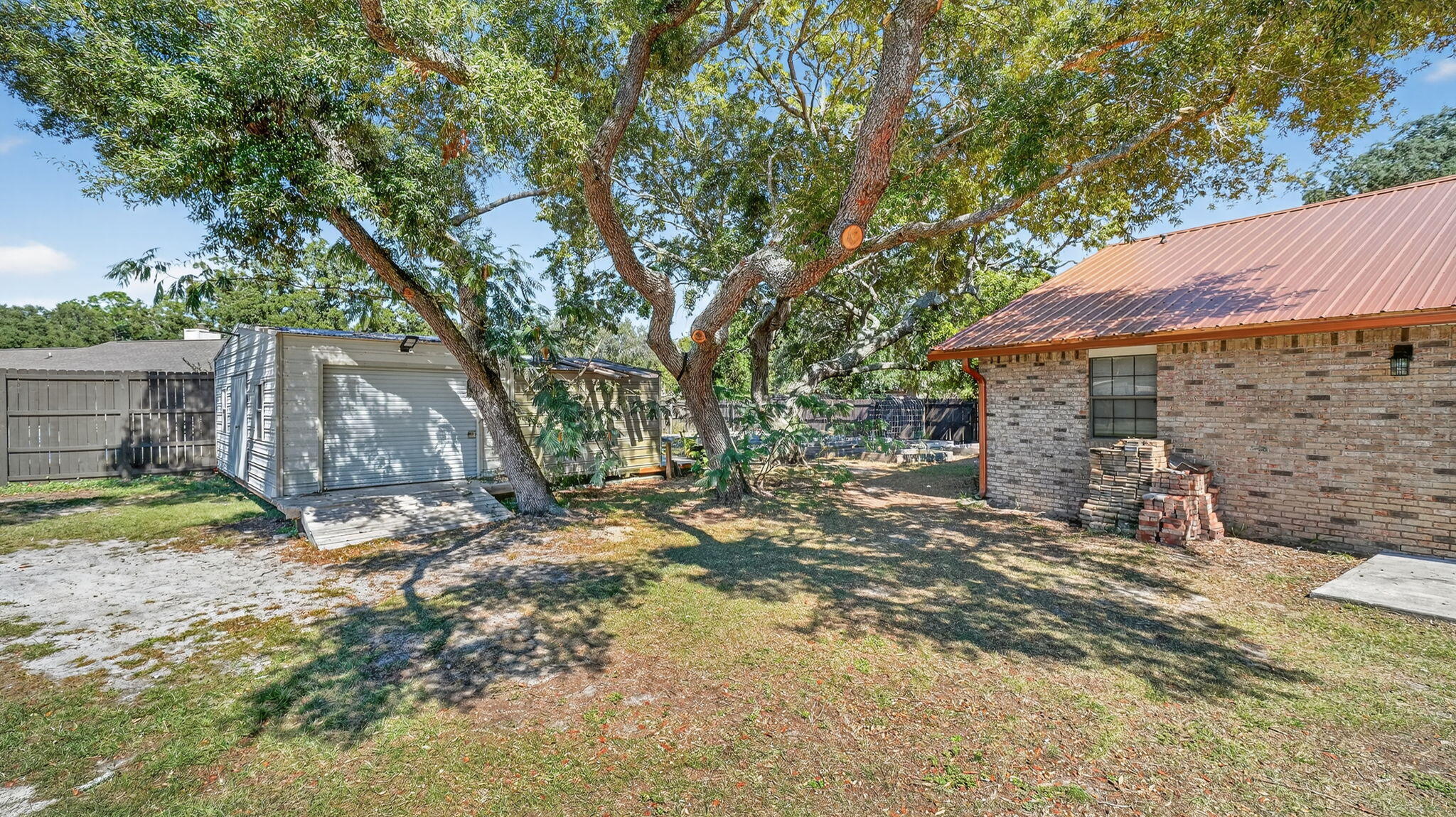 ROBLEDAL ESTATES - Residential