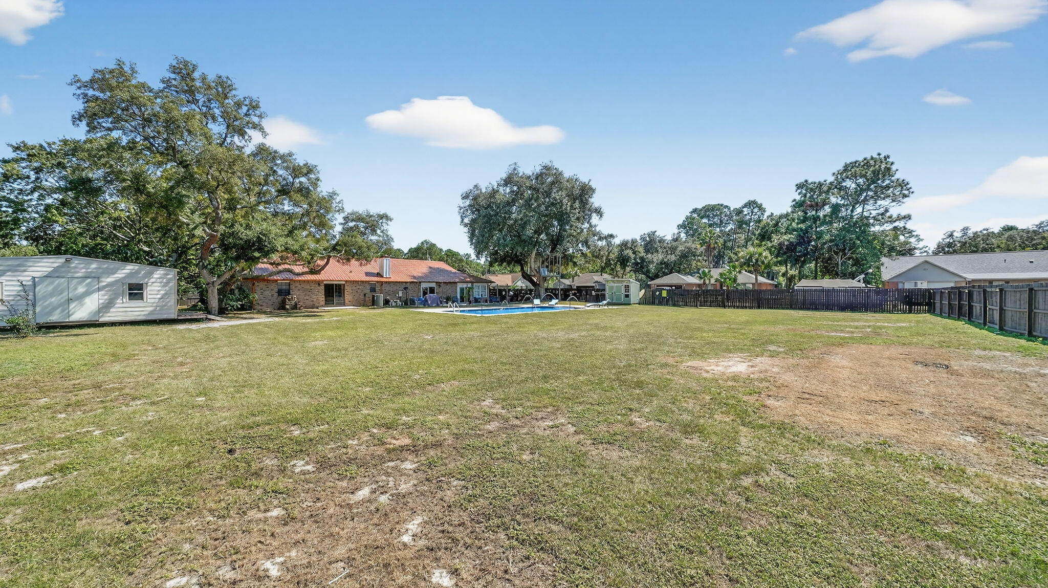 ROBLEDAL ESTATES - Residential