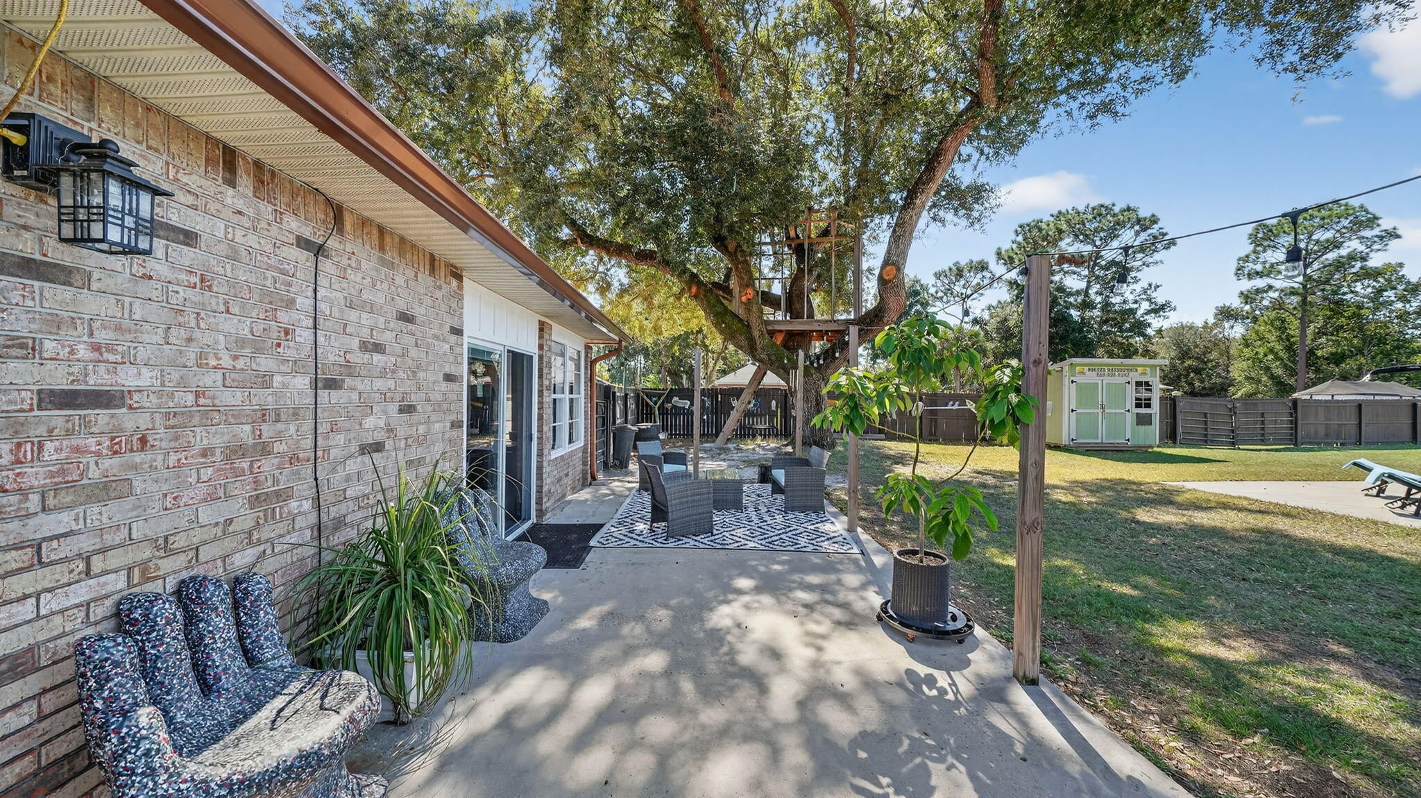 ROBLEDAL ESTATES - Residential