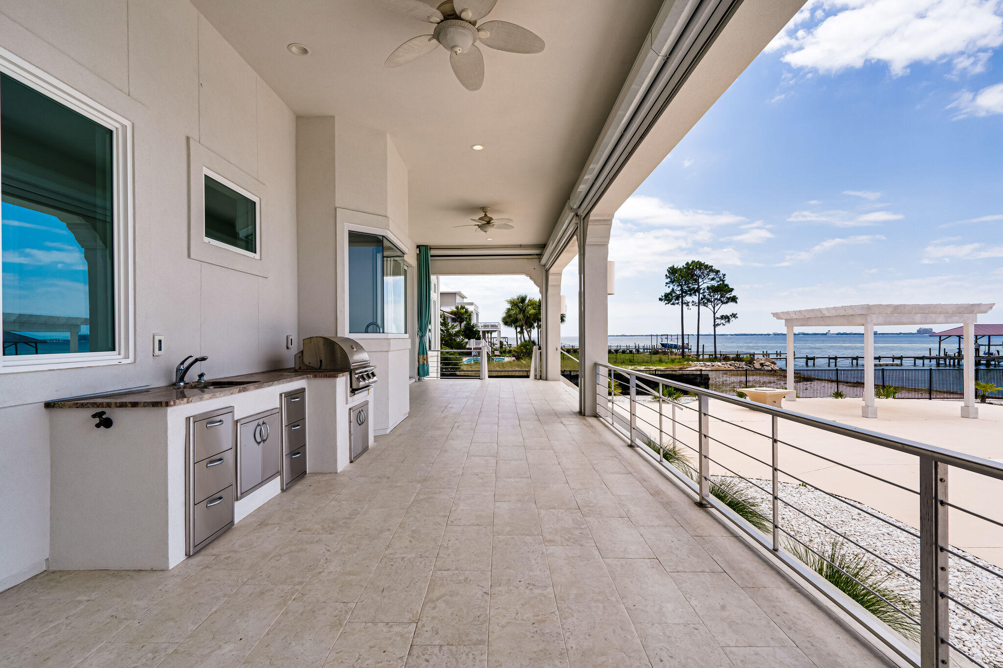BLACK POINTE - Residential