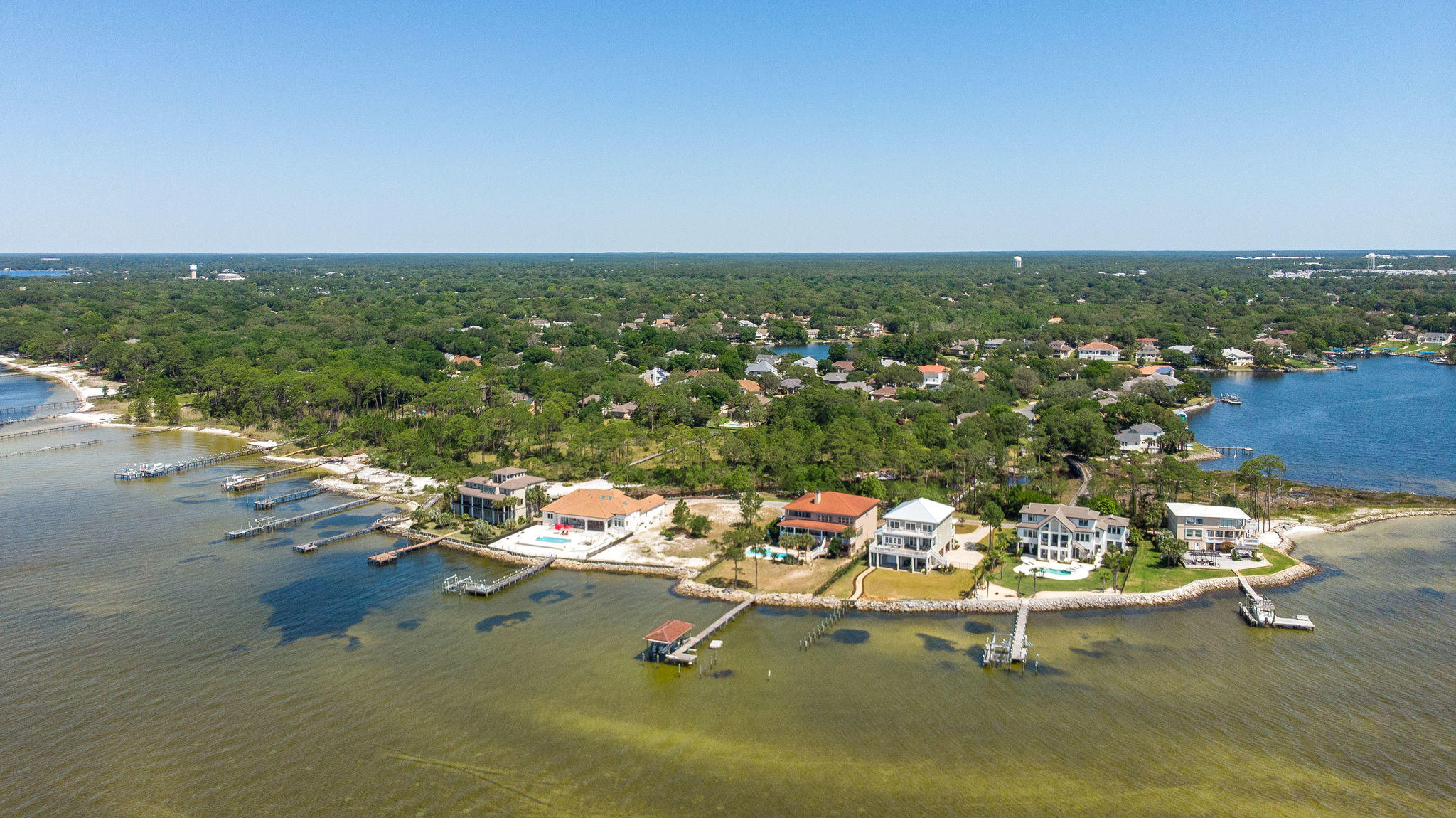BLACK POINTE - Residential