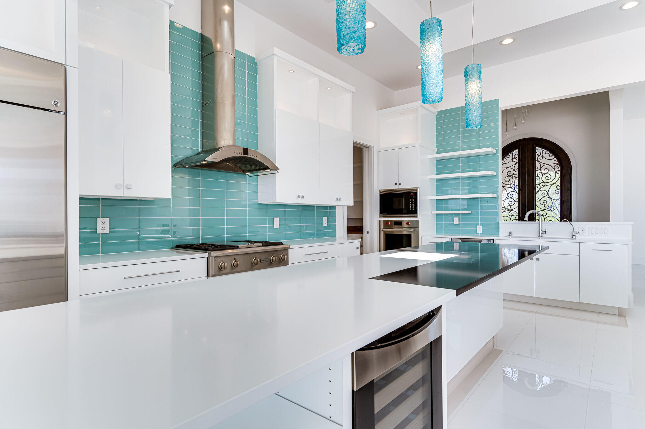 BLACK POINTE - Residential