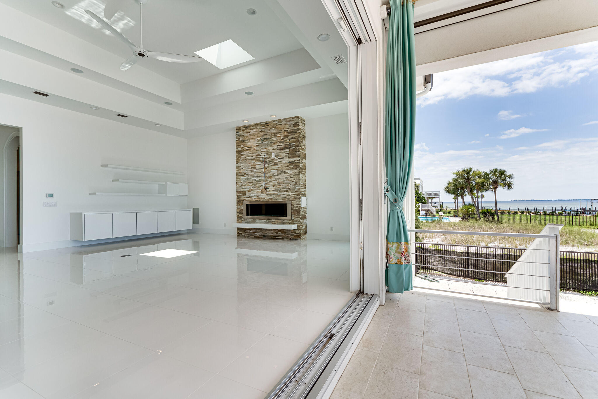 BLACK POINTE - Residential