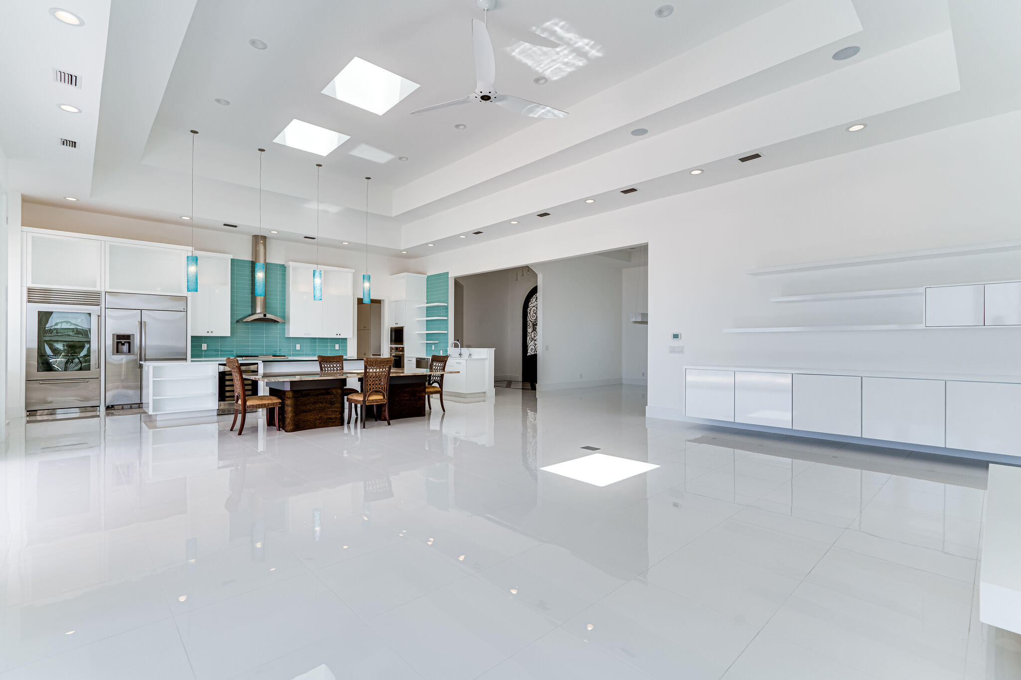 BLACK POINTE - Residential
