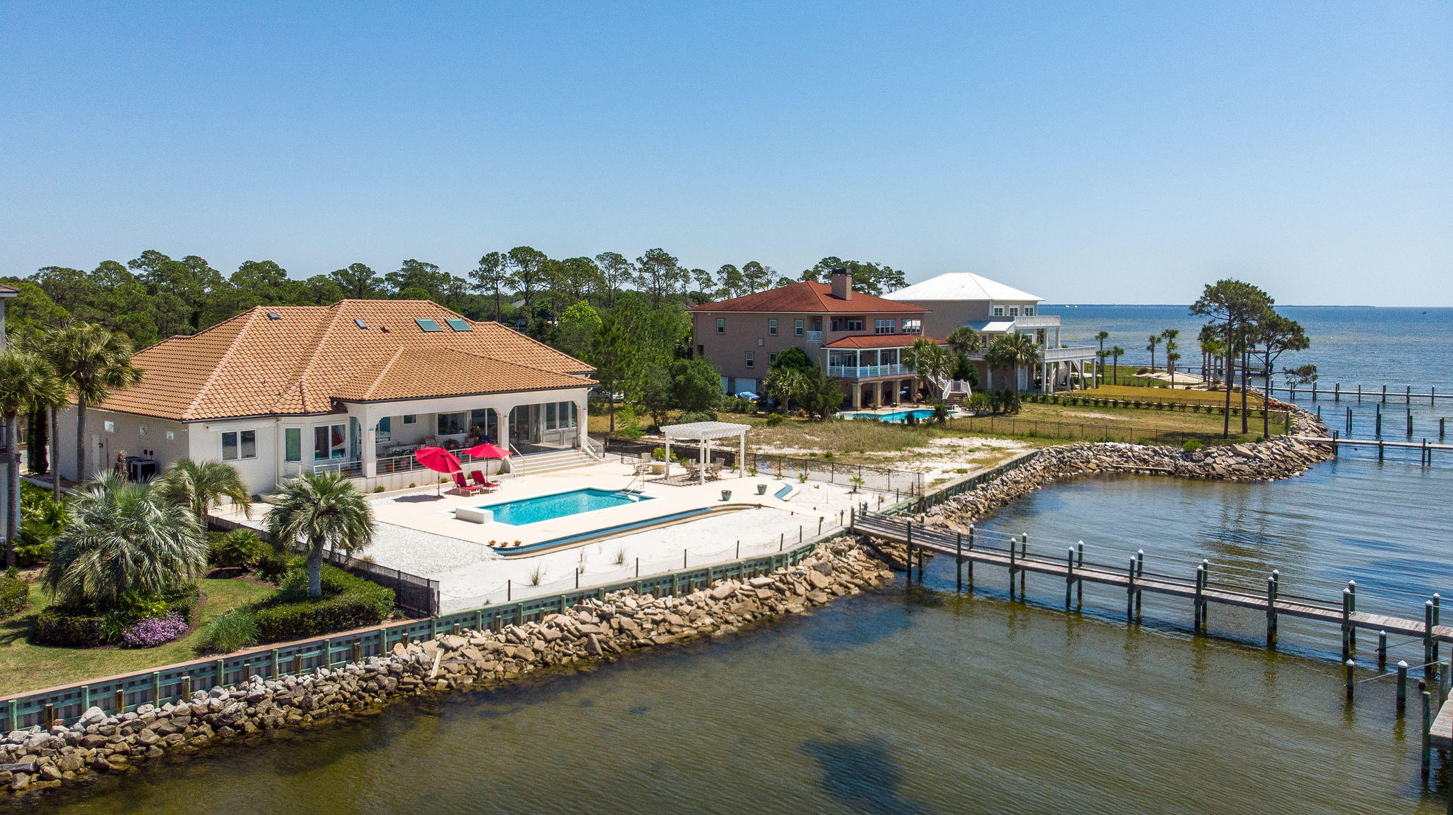BLACK POINTE - Residential