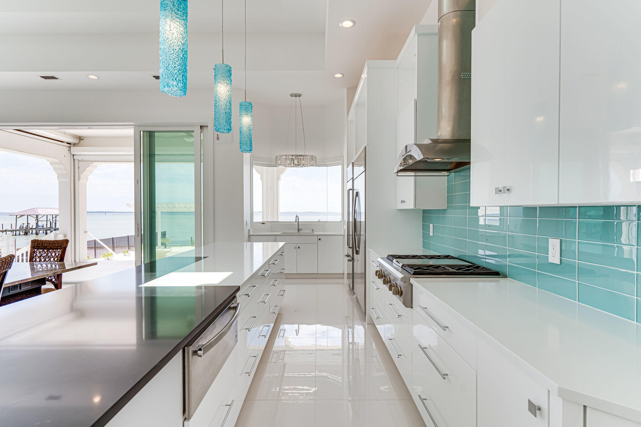 BLACK POINTE - Residential