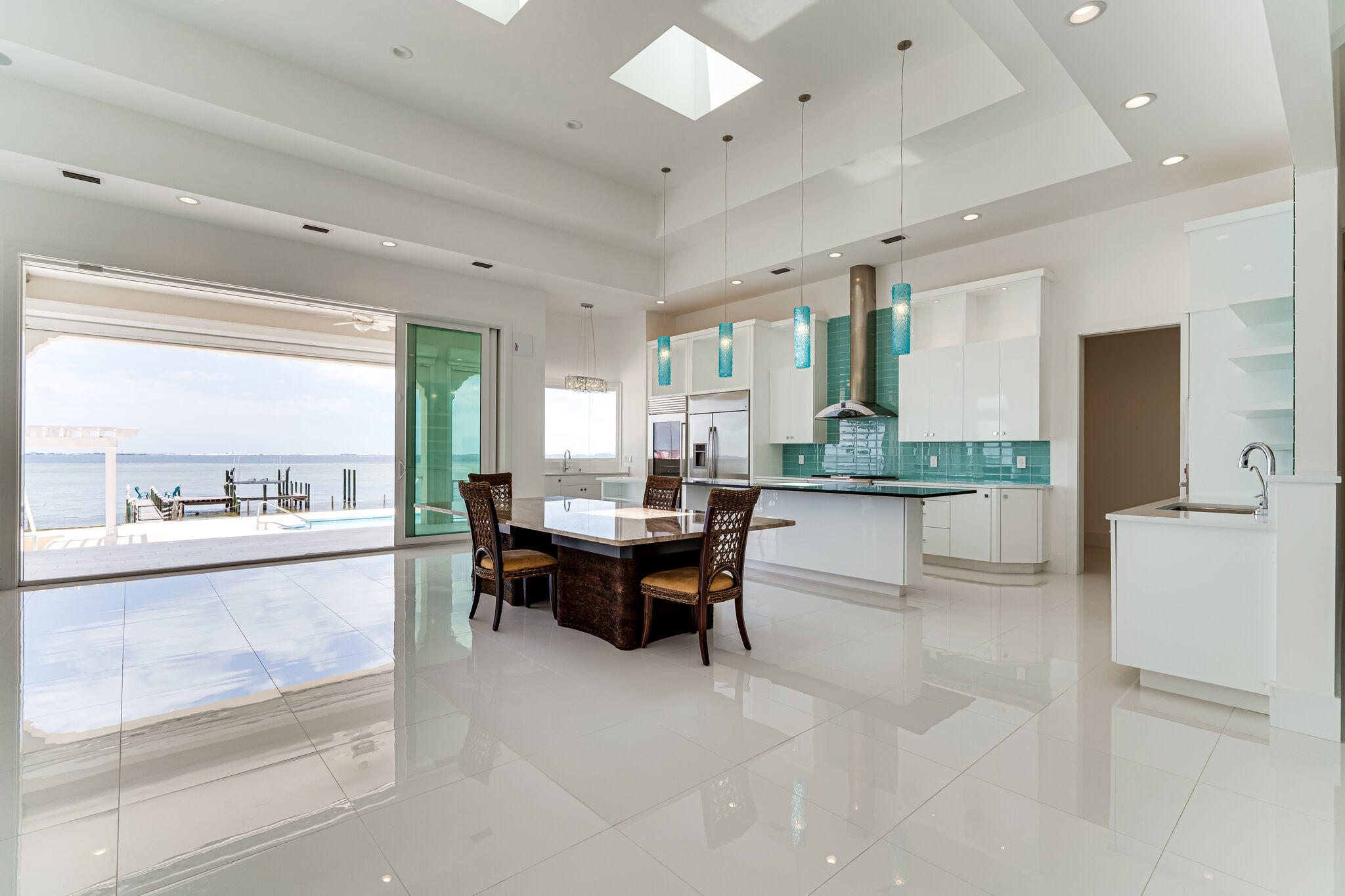 BLACK POINTE - Residential