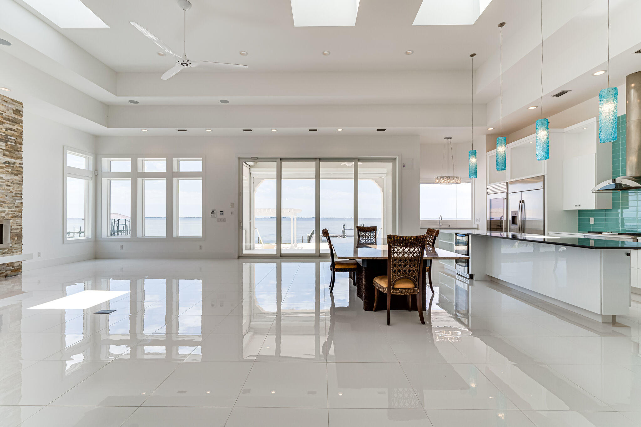 BLACK POINTE - Residential