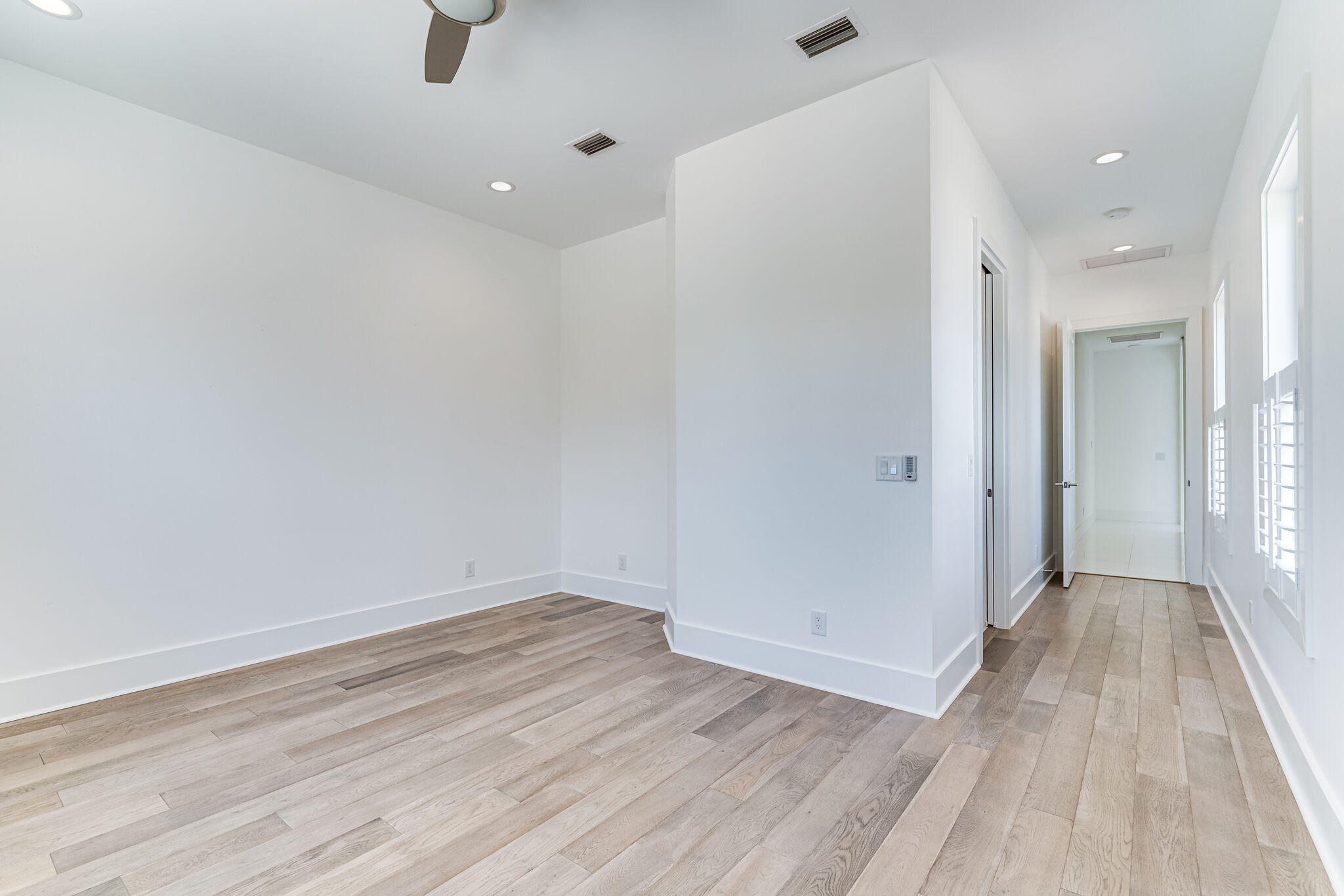 BLACK POINTE - Residential