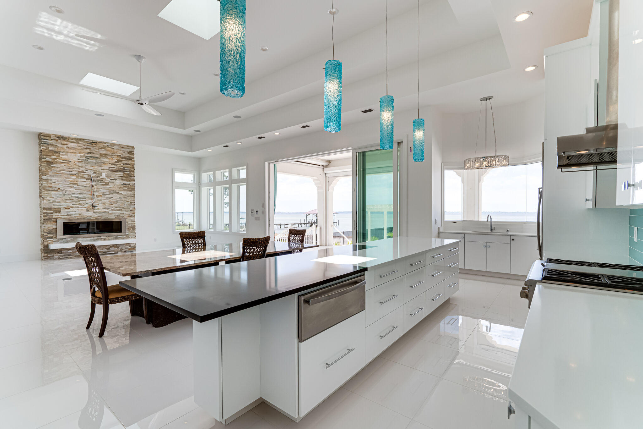 BLACK POINTE - Residential