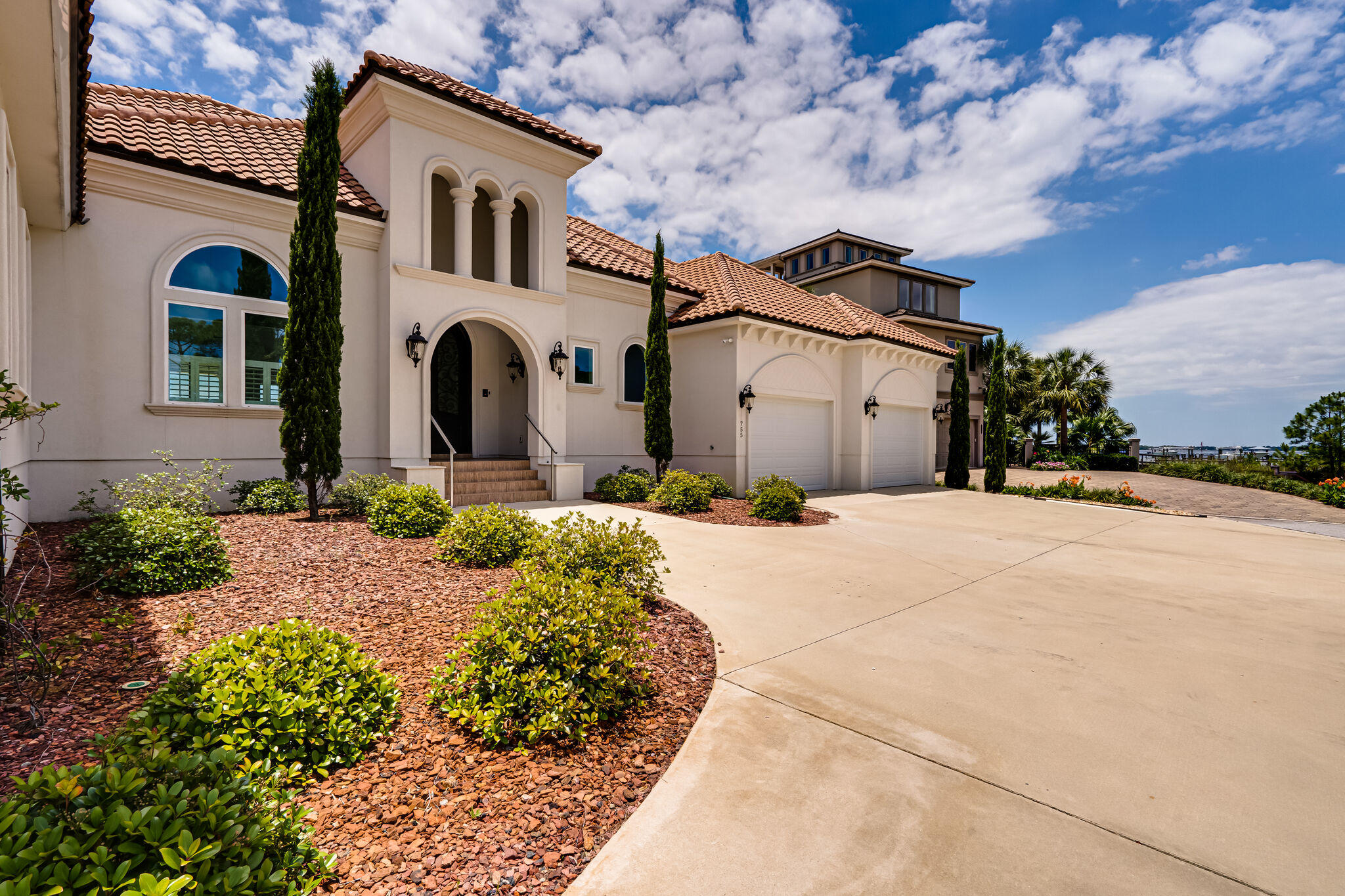 BLACK POINTE - Residential