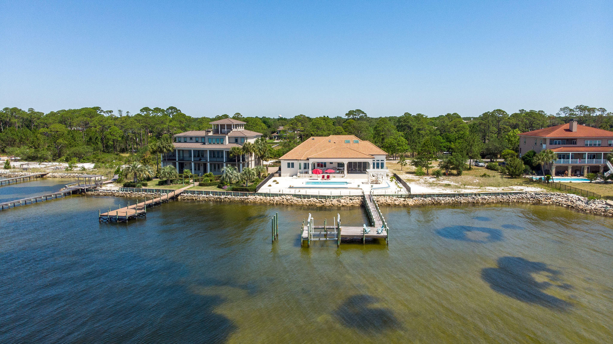BLACK POINTE - Residential