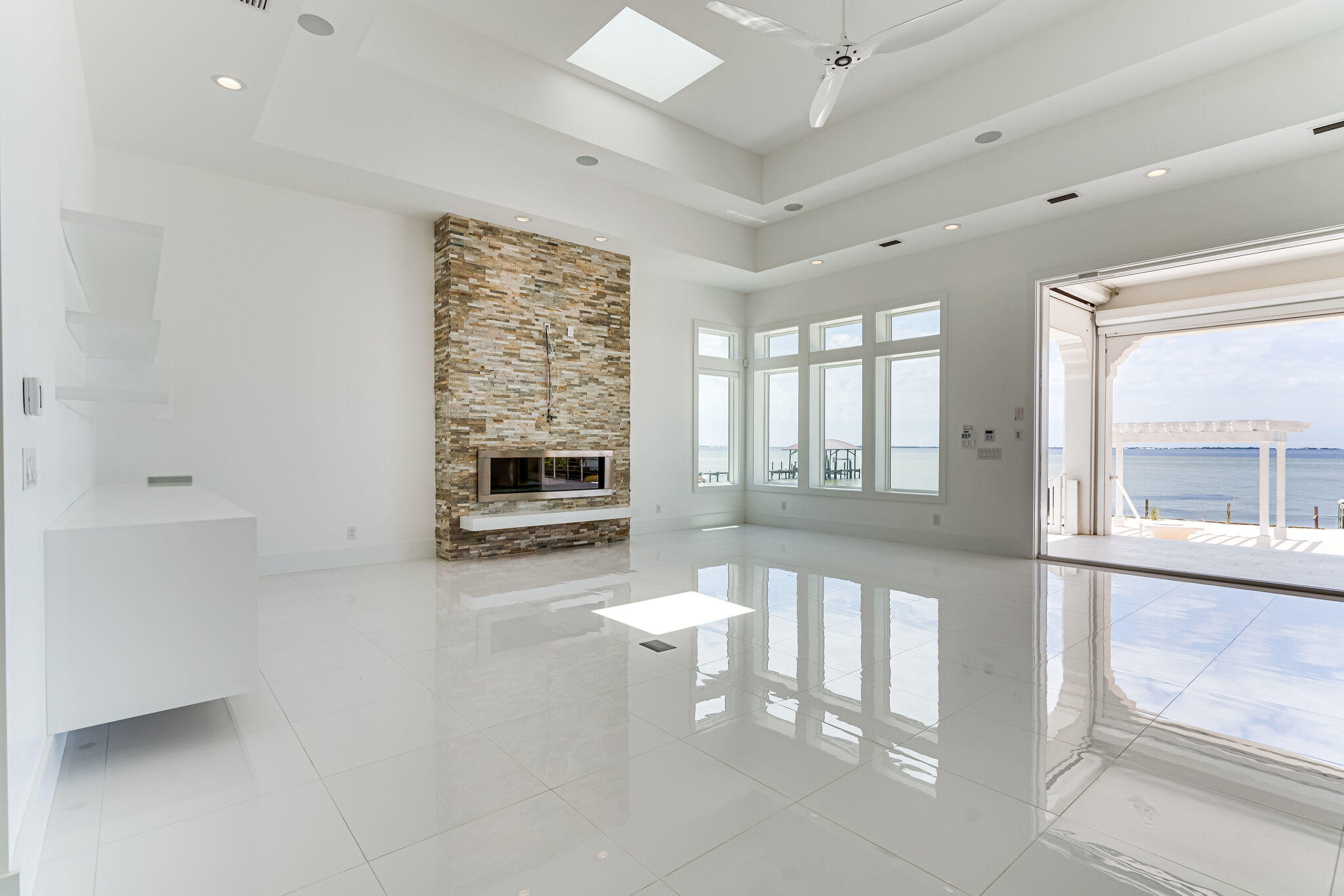 BLACK POINTE - Residential